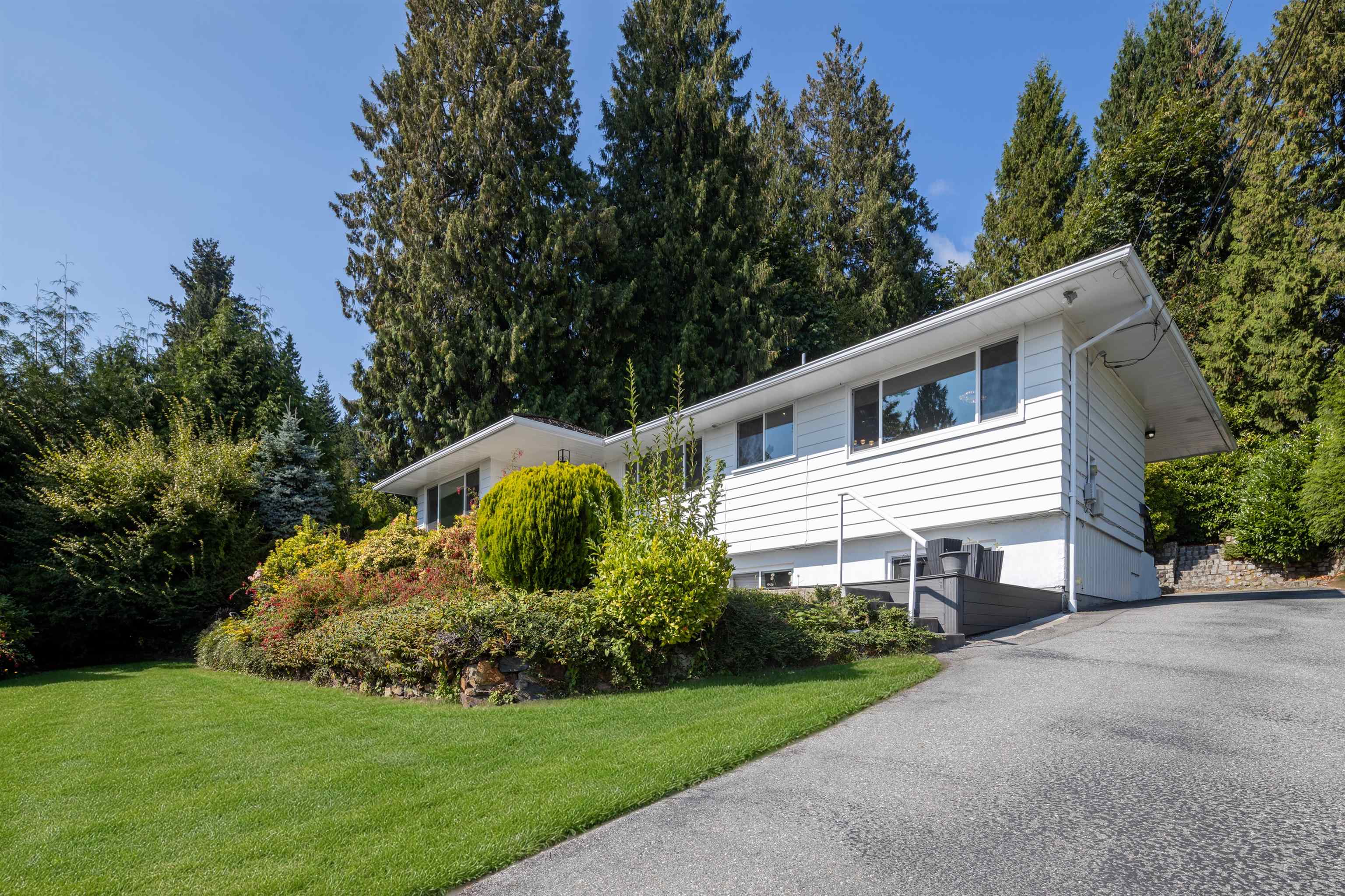 1895 Rosebery Avenue, West Vancouver, BC V7V 2Z5