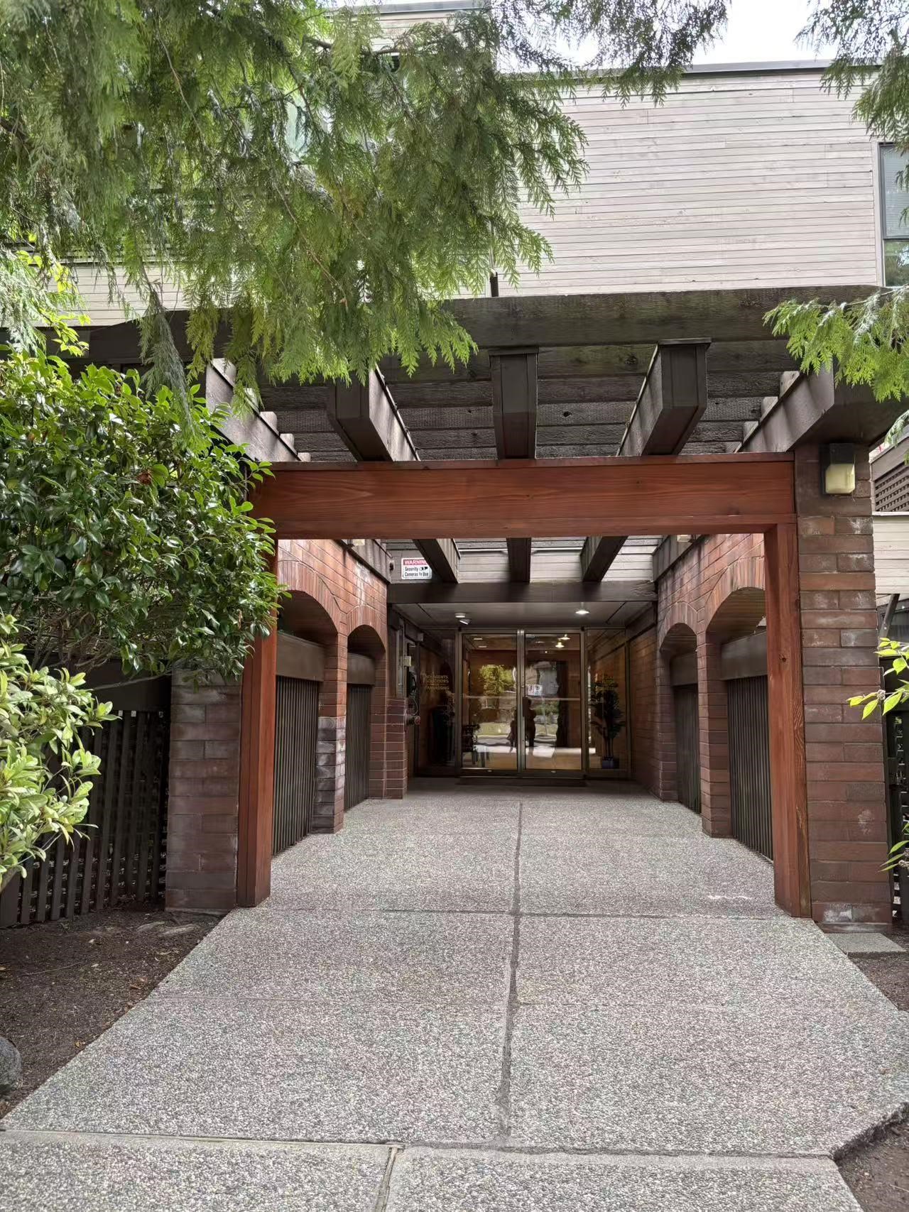 444 West 49th Avenue #201, Vancouver, BC V5Y 2V4