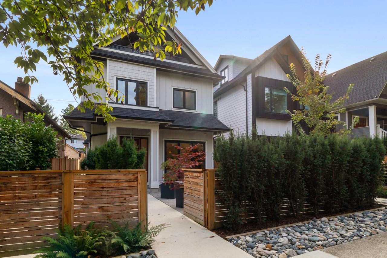 938 East 10th Avenue #1, Vancouver, BC V5T 2B2
