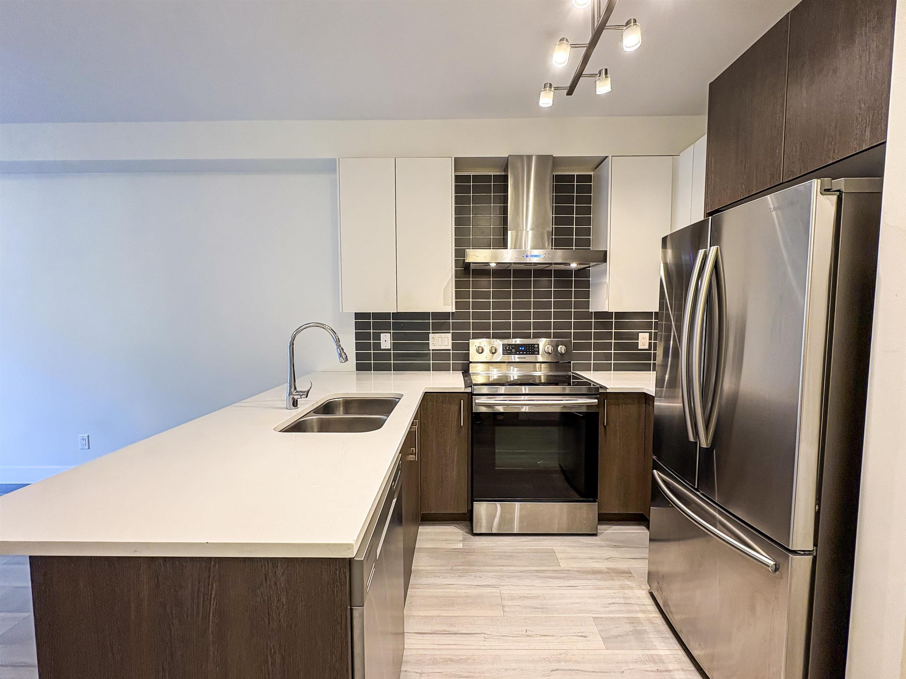 6480 195a Street #213, Surrey, BC V4N 6P1