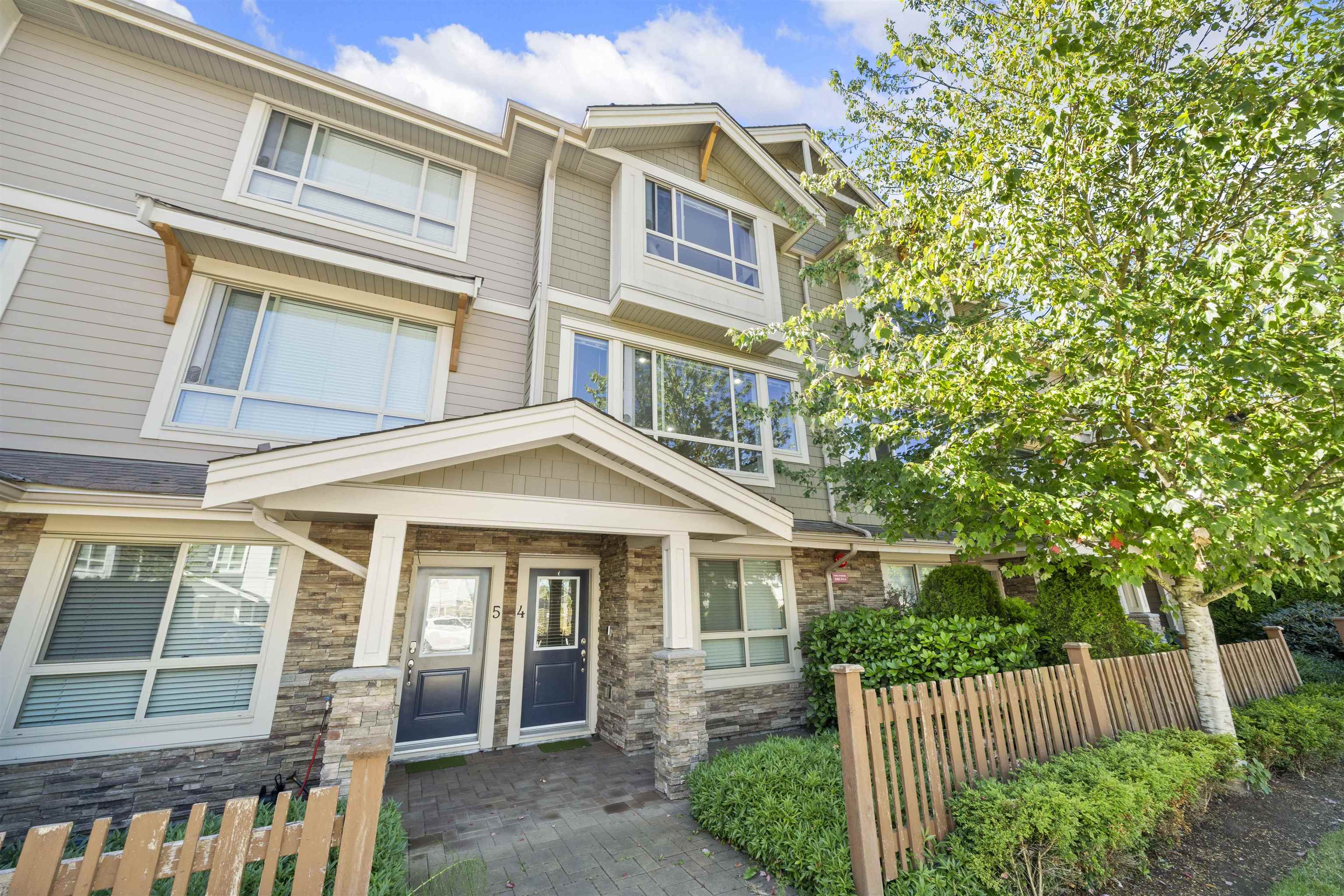 19752 19752 55a Avenue #4, Langley, BC V3A 3X2