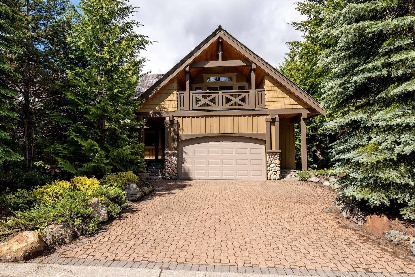 8115 Muirfield Crescent, Whistler, BC V8E 1J7