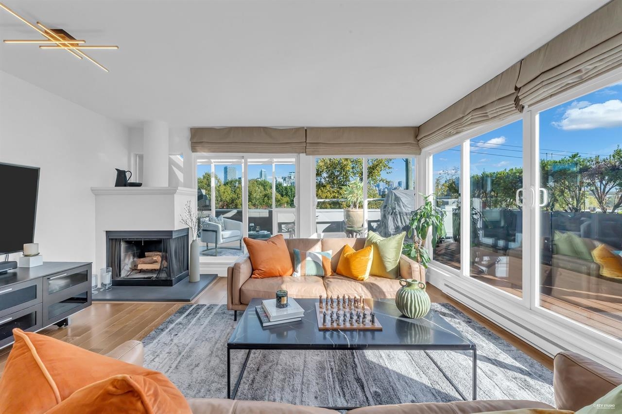 2243 Oak Street, Vancouver, BC V6H 3W6