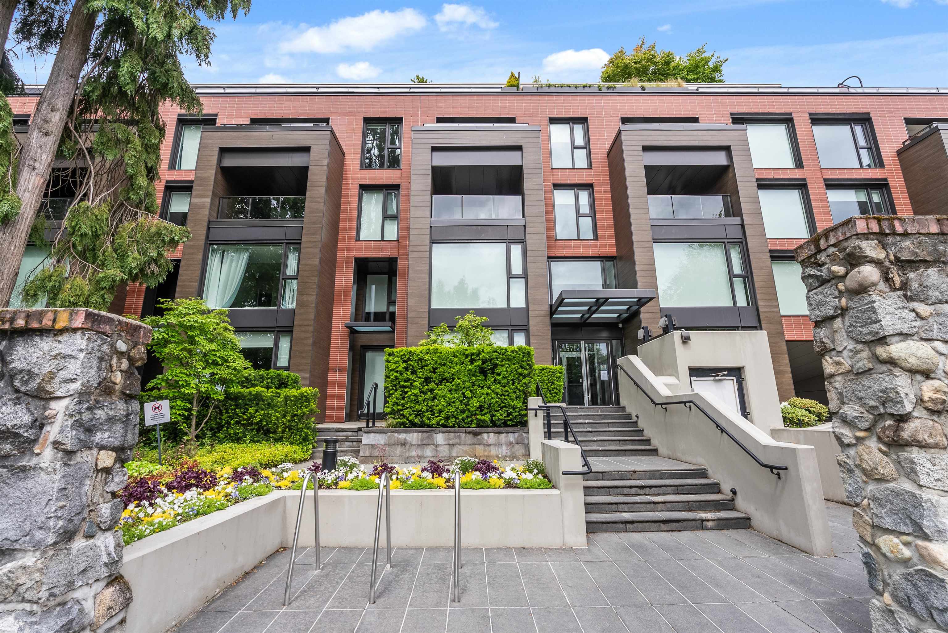 1571 West 57th Avenue #305, Vancouver, BC V6P 0H7