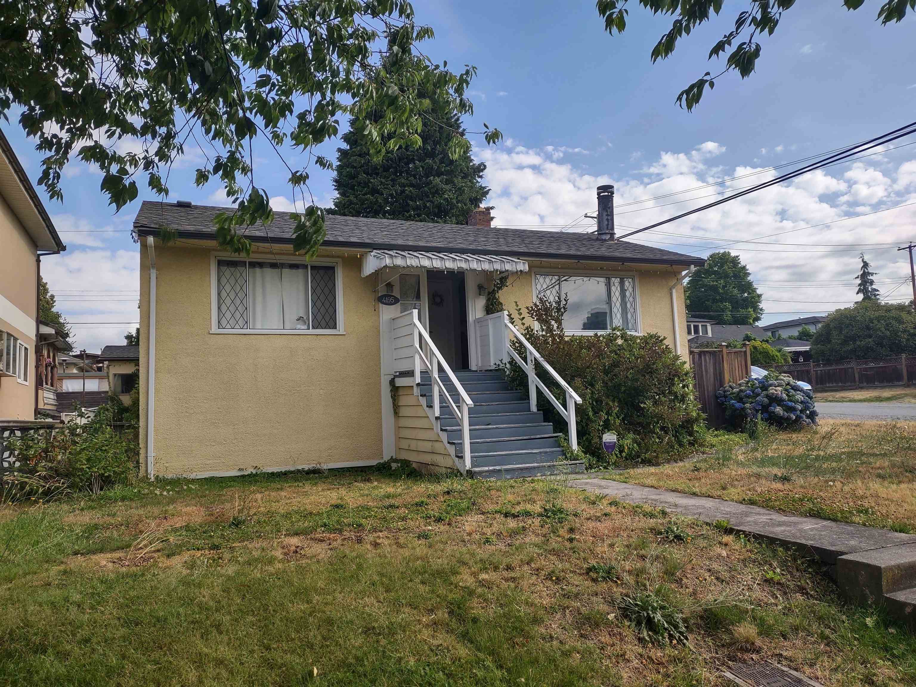 4195 William St, Burnaby, BC V5C 3J5