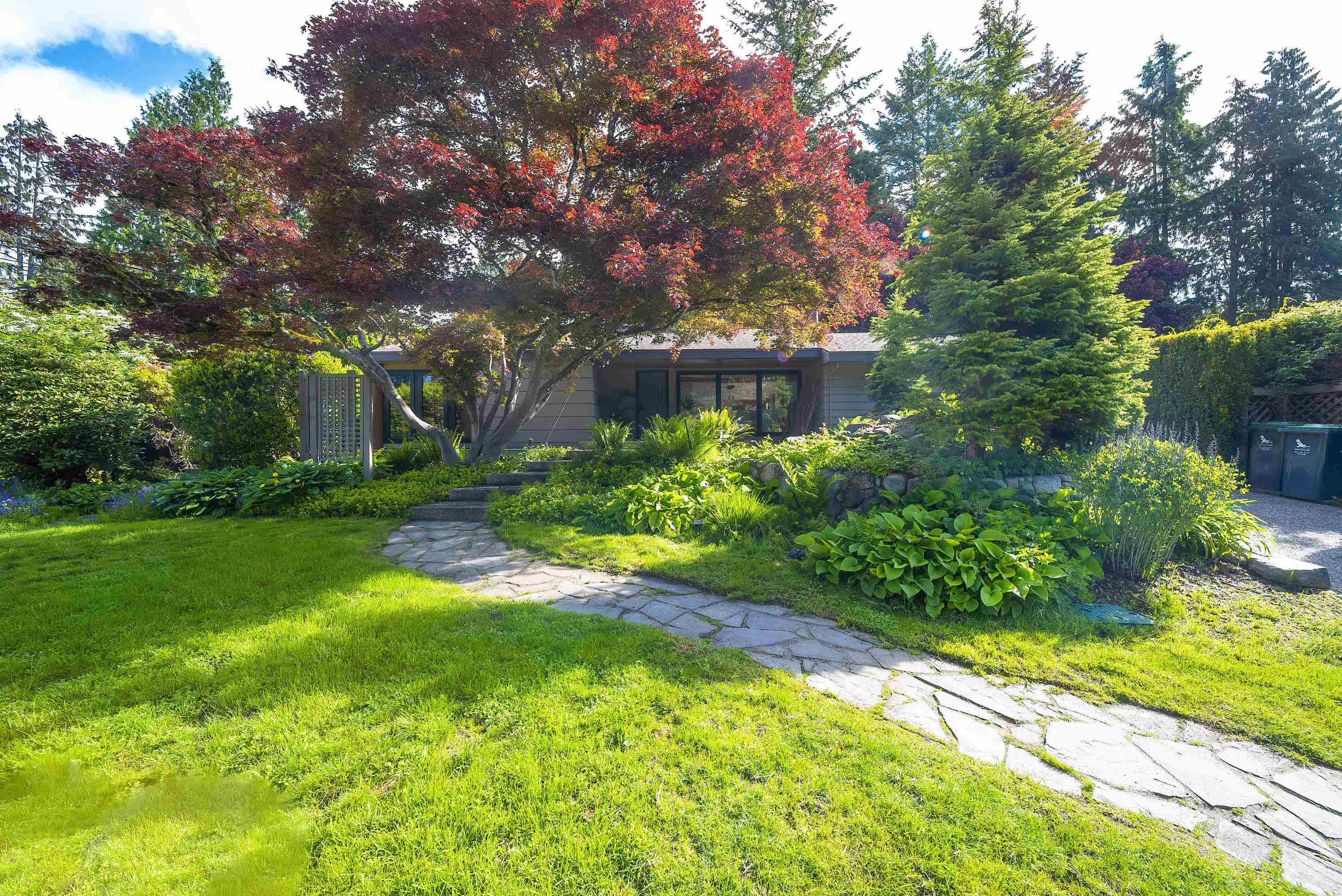 4096 Sunset Boulevard, North Vancouver, BC V7R 3Y8