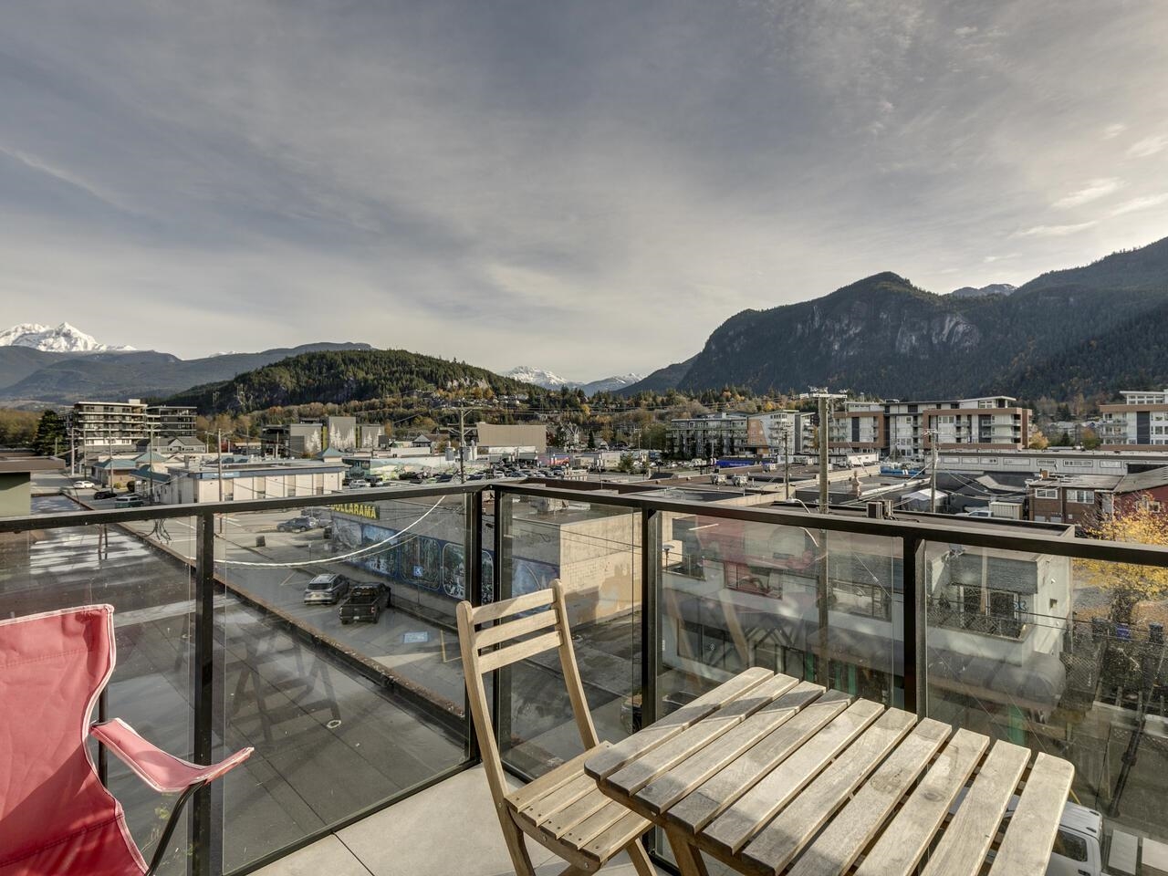 38033 2 Avenue #416, Squamish, BC V8B 0C4
