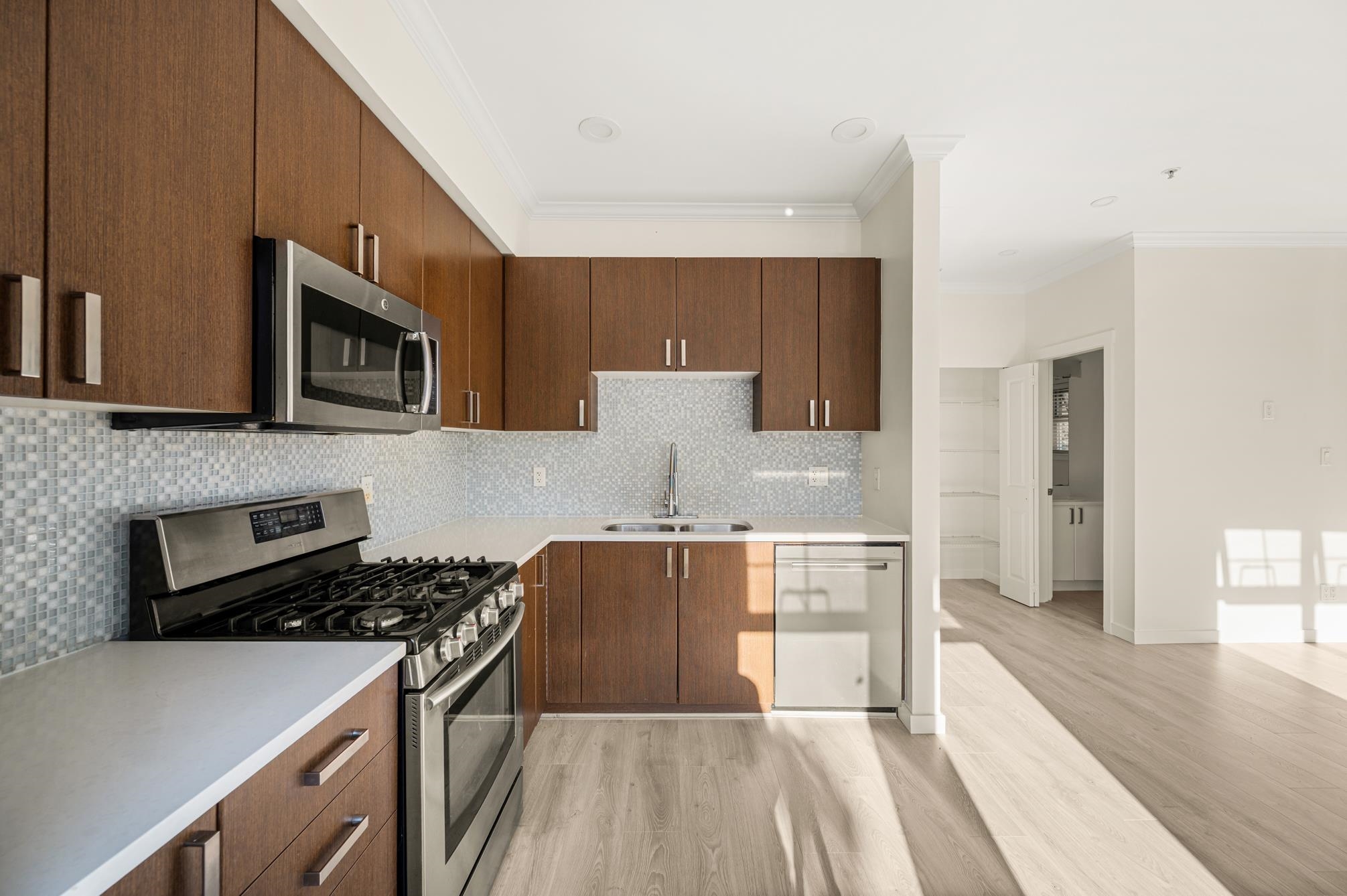 1111 Ewen Avenue #32, New Westminster, BC V3M 5E3