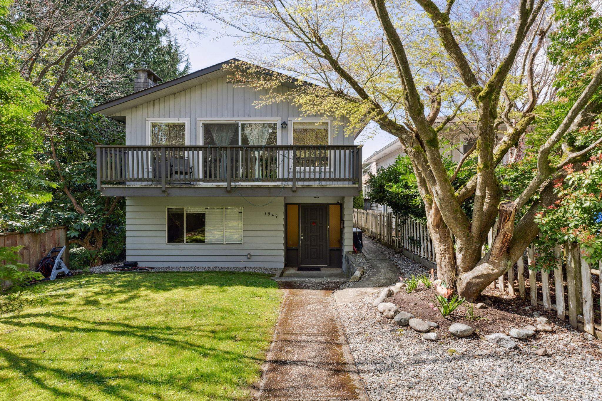 1949 Mahon Avenue, North Vancouver, BC V7M 2T4