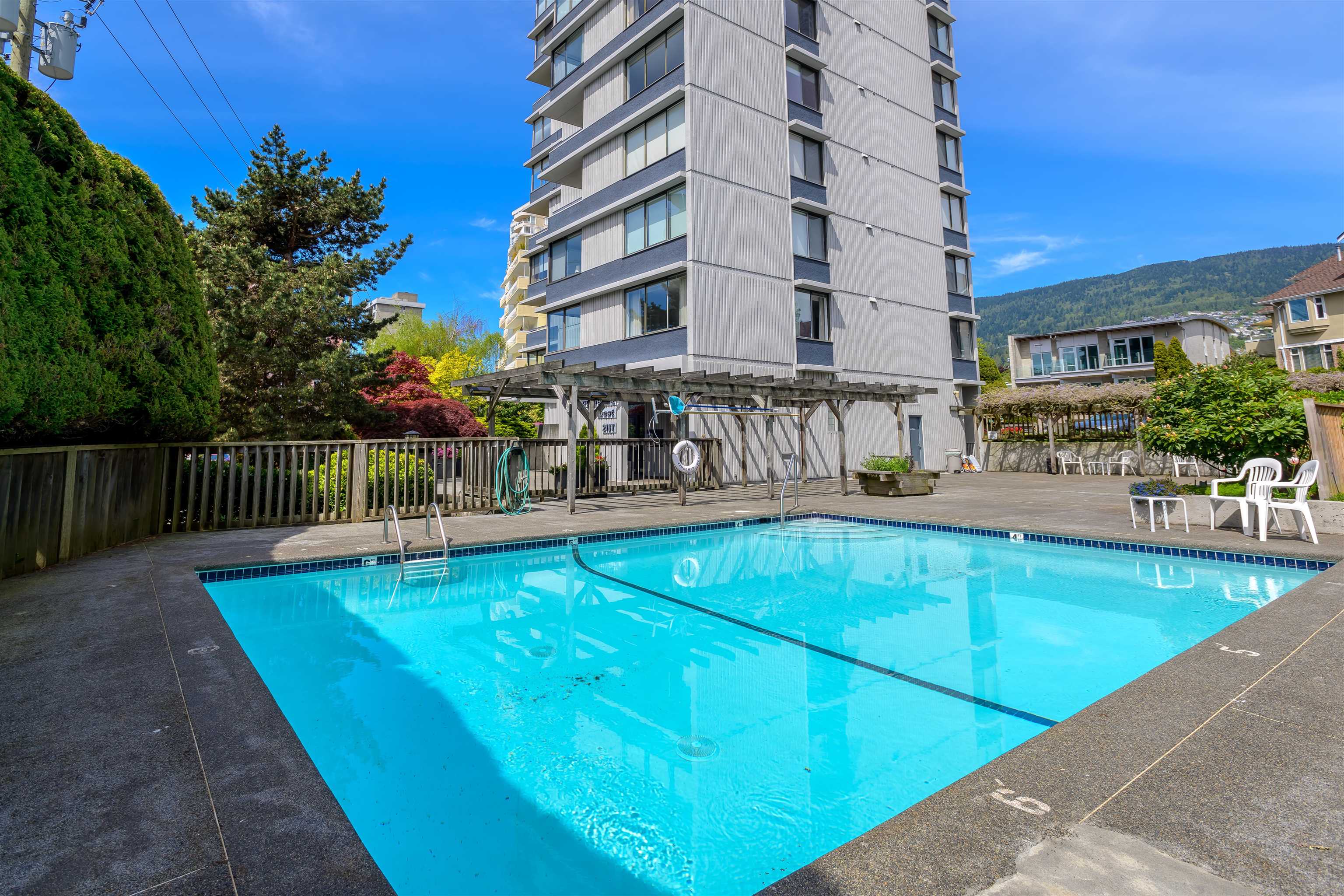 2167 Bellevue Avenue #203, West Vancouver, BC V7V 1C2