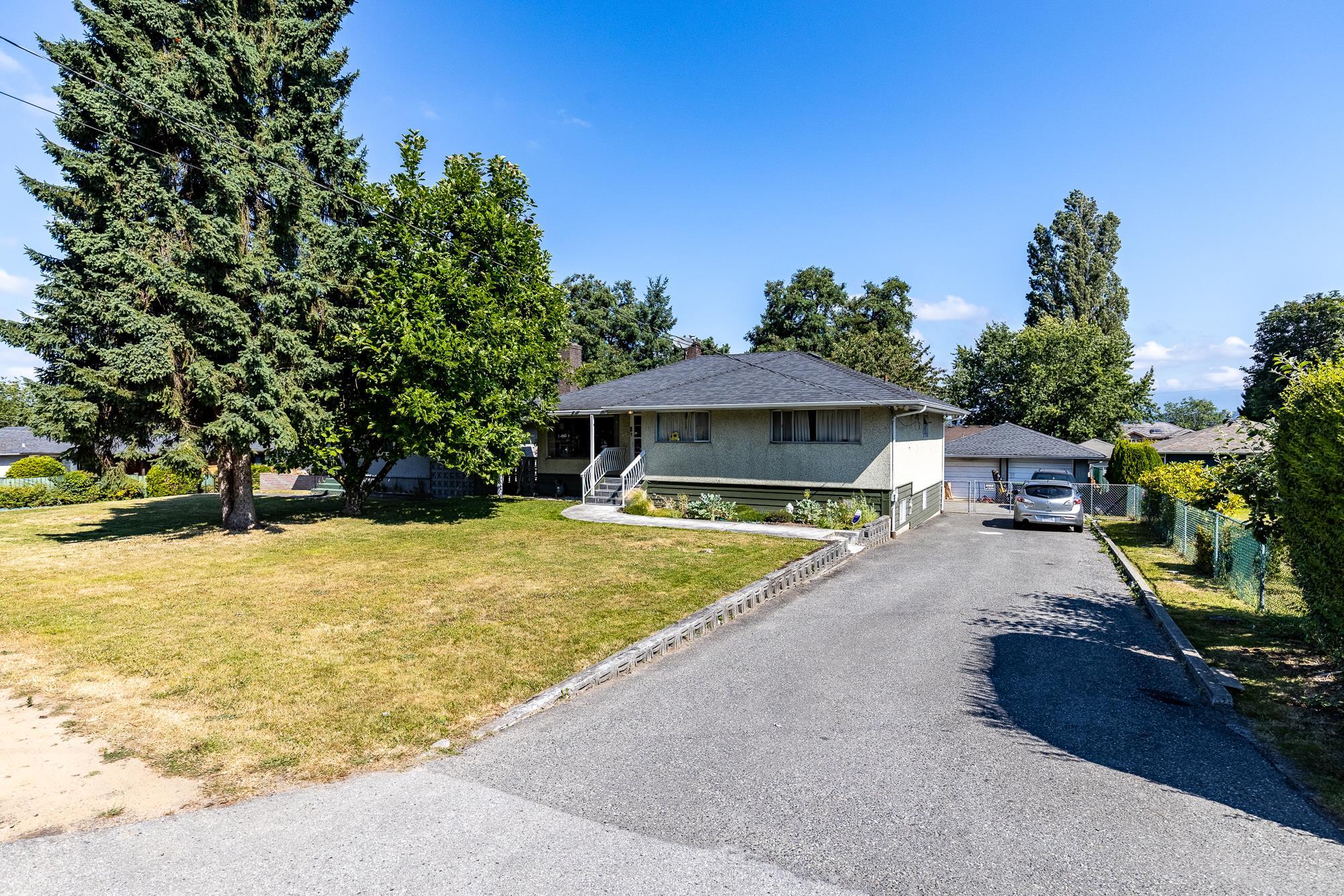 111 Avenue, Surrey, BC V3R 2C1