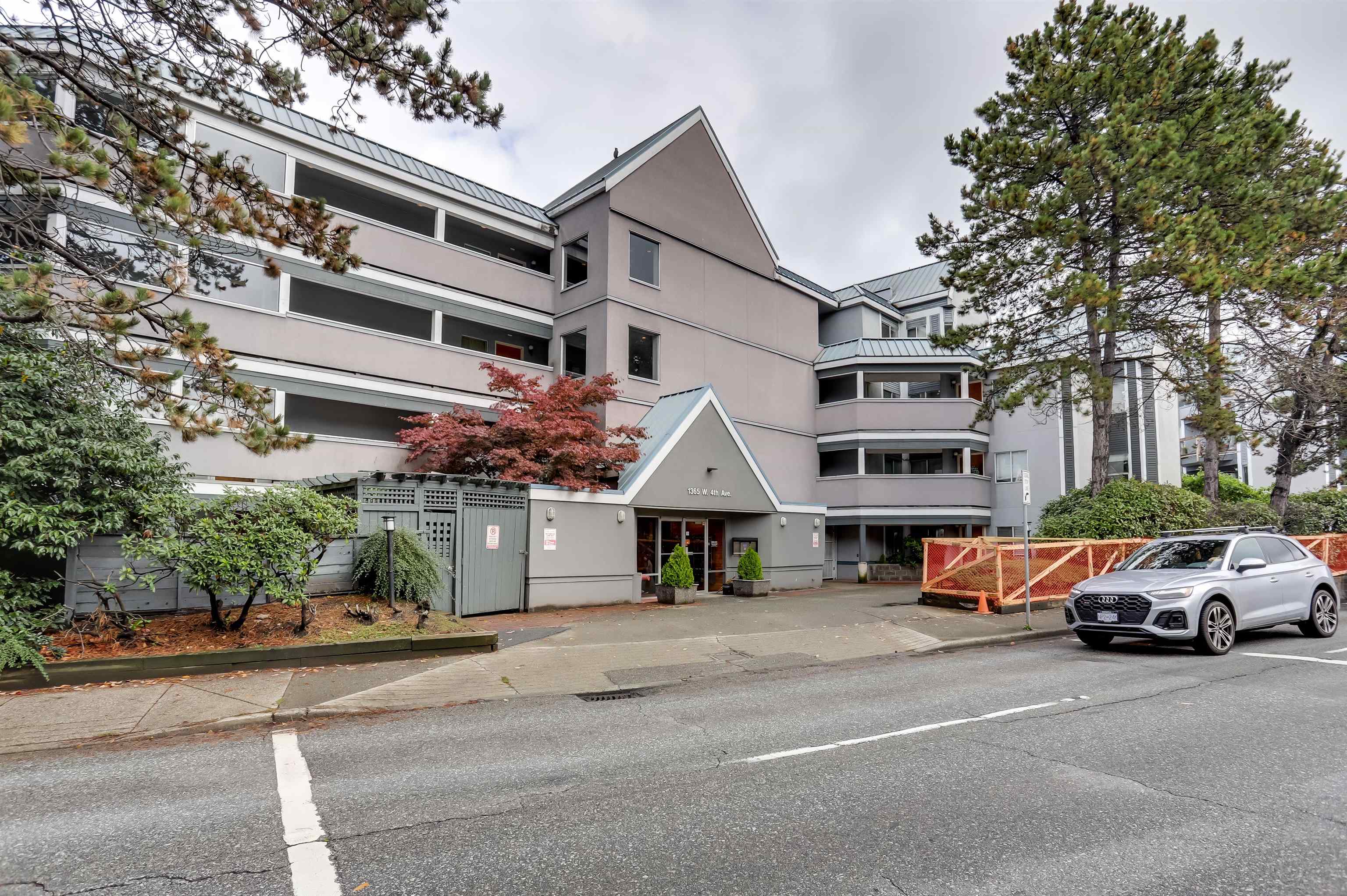 1365 West 4th Avenue #305, Vancouver, BC V6H 3Y8