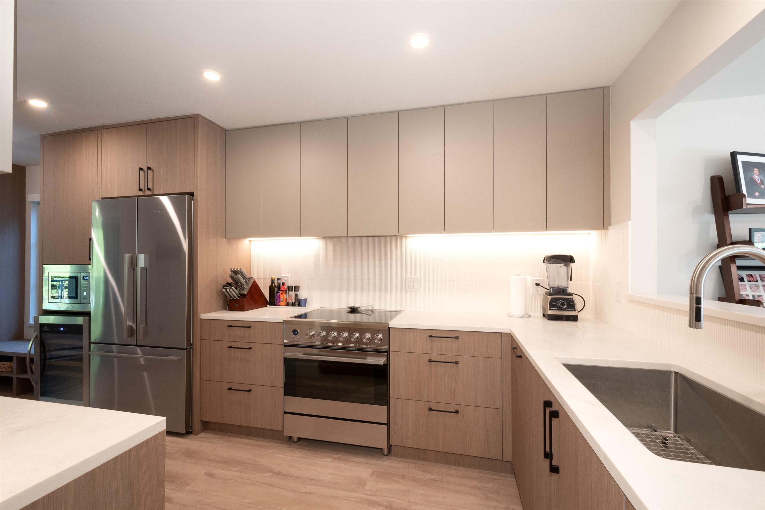 1050 Bowron Court #403, North Vancouver, BC V7H 2X7