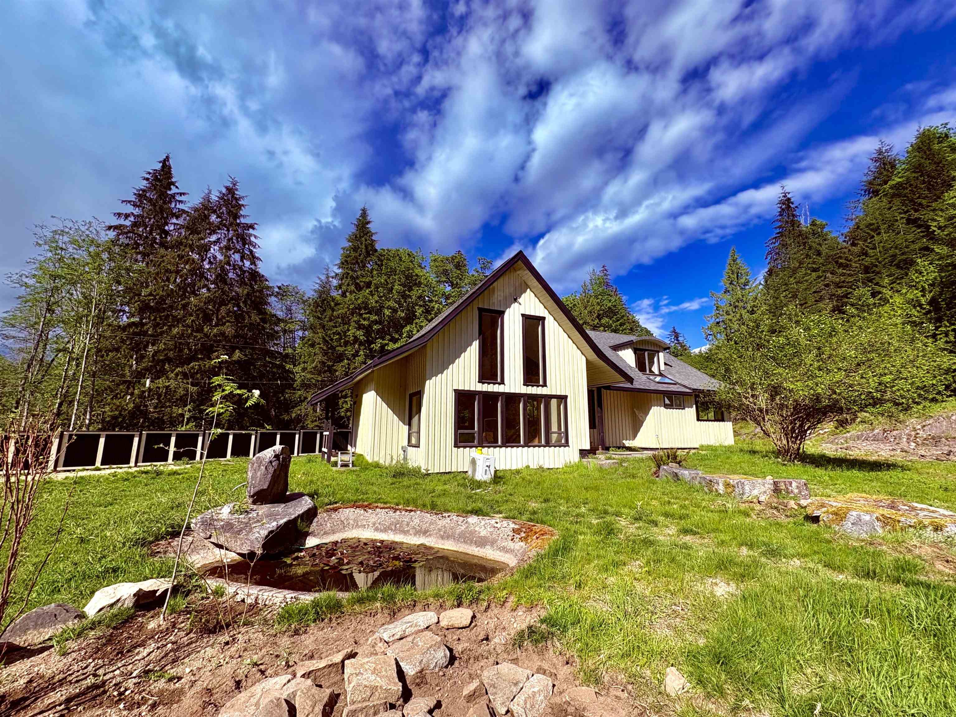 650 Dulcie Rd, Gibsons, BC V0N 1V6