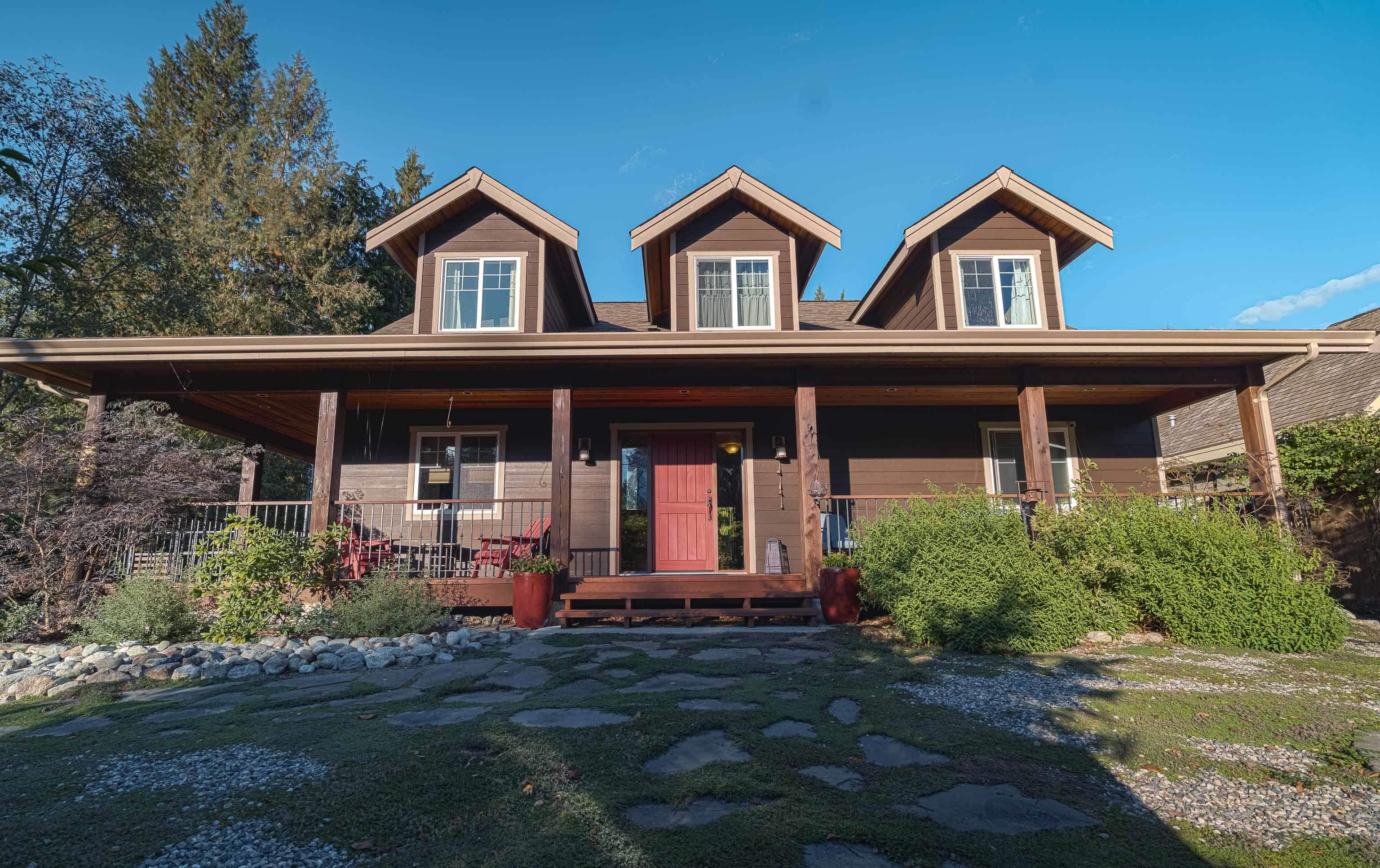 7930 Lohn Rd, Halfmoon Bay, BC V7Z 1C5