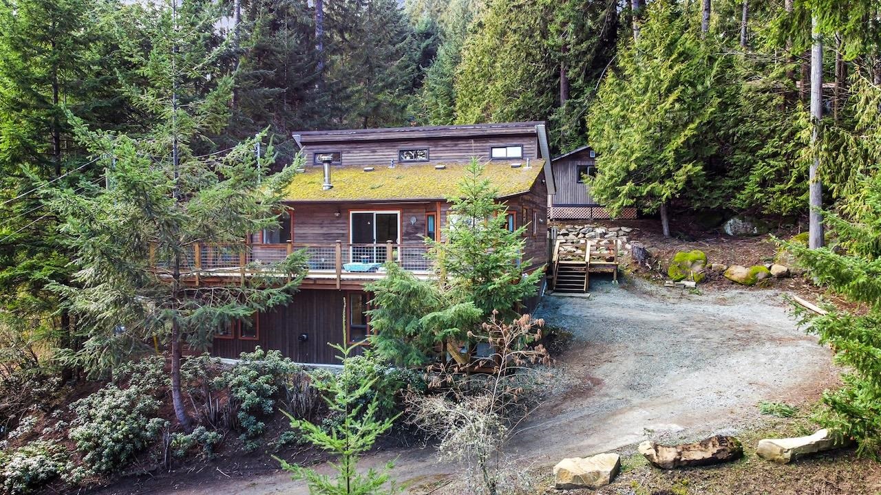 715 Fernhill Rd, Mayne Island, BC V0N 2J1