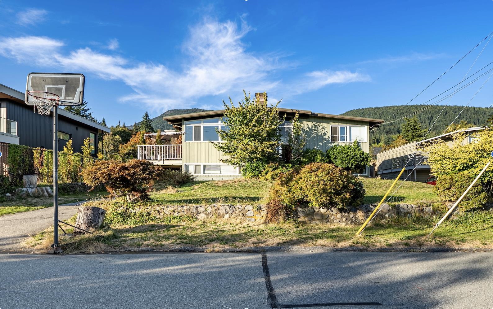 622 Croydon Place, North Vancouver, BC V7N 3A1