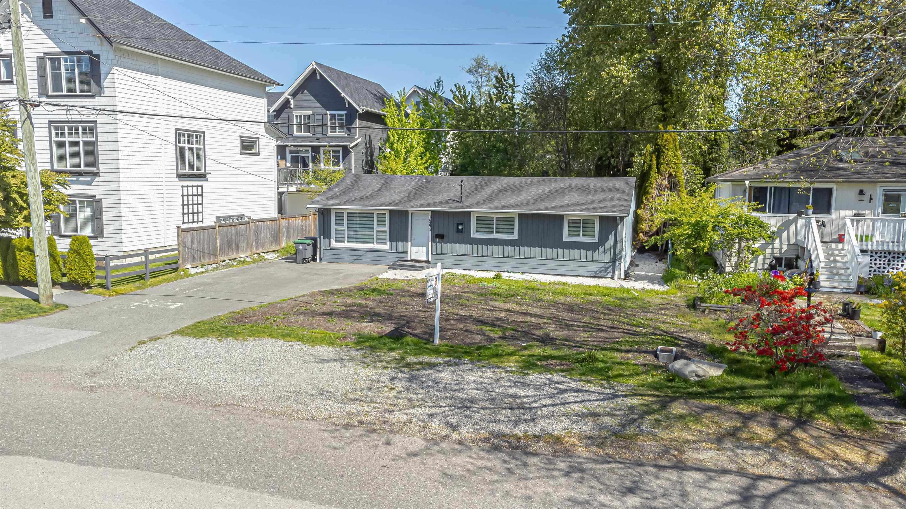 15 Avenue, Surrey, BC V4A 1L4