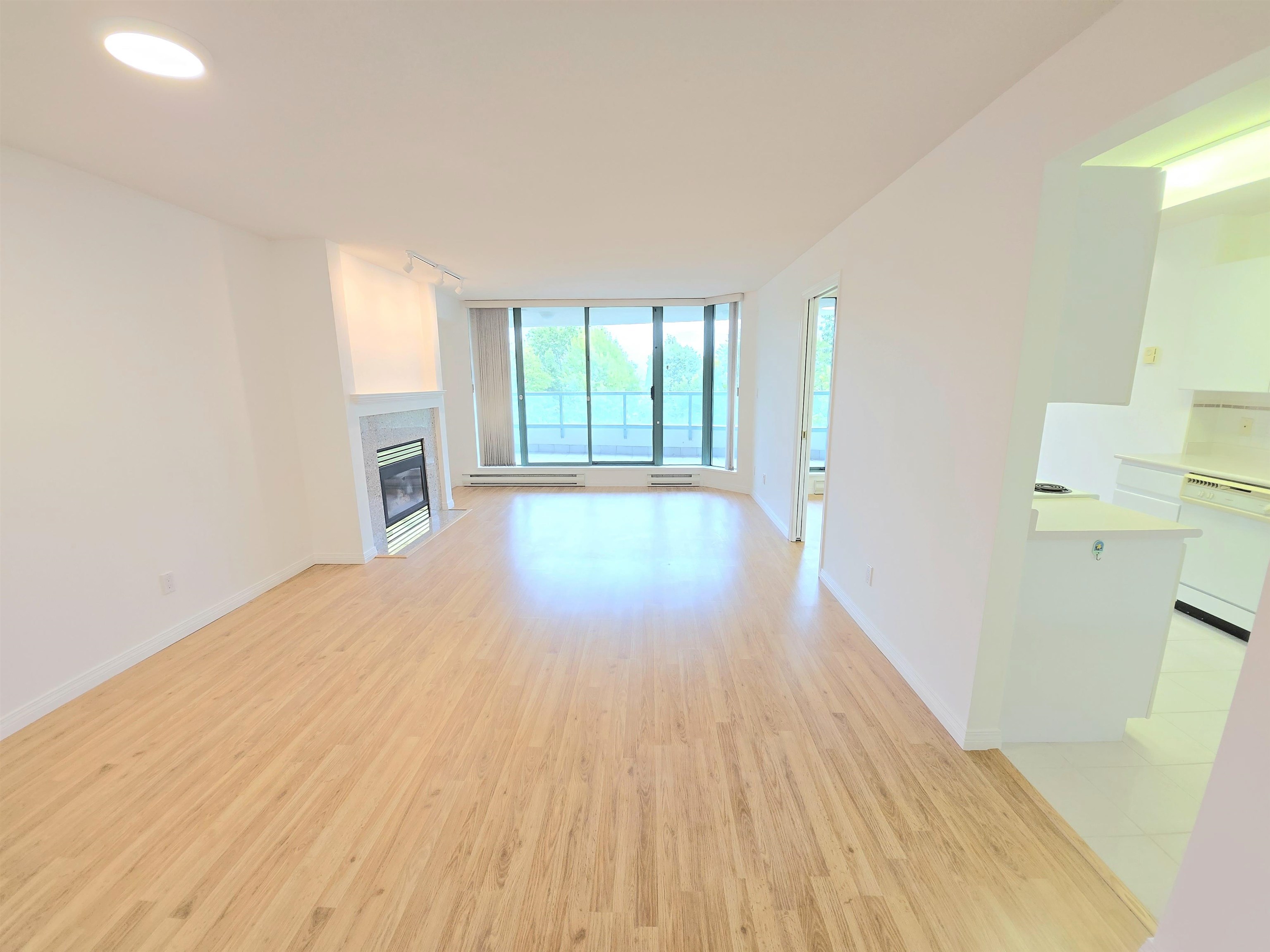 5899 Wilson Avenue #401, Burnaby, BC V5H 4R9
