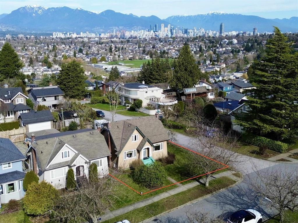2805 West 30th Avenue, Vancouver, BC V6L 1Z1