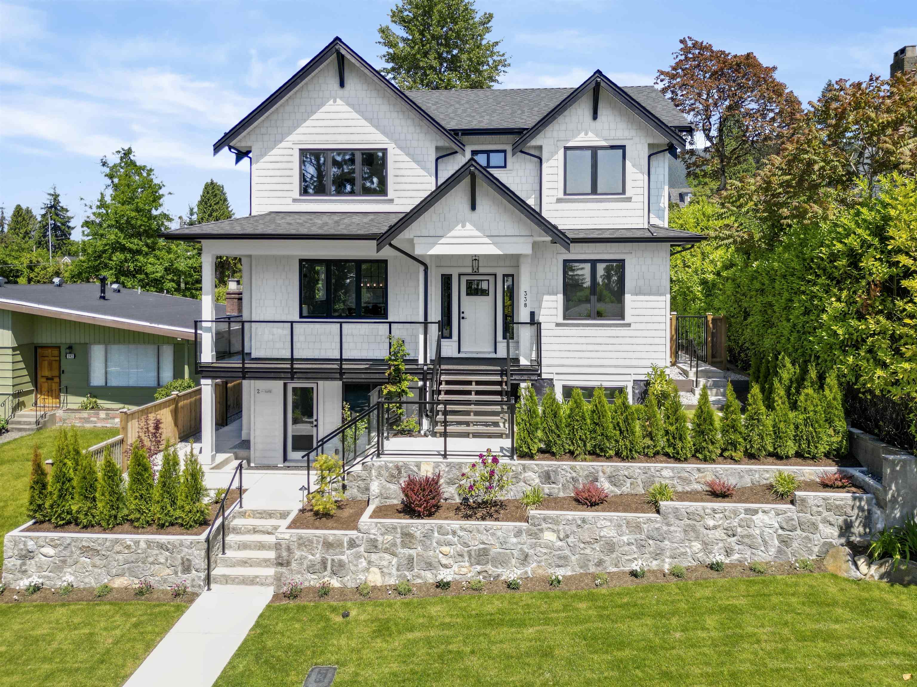 338 West 24th Street, North Vancouver, BC V7M 2C6
