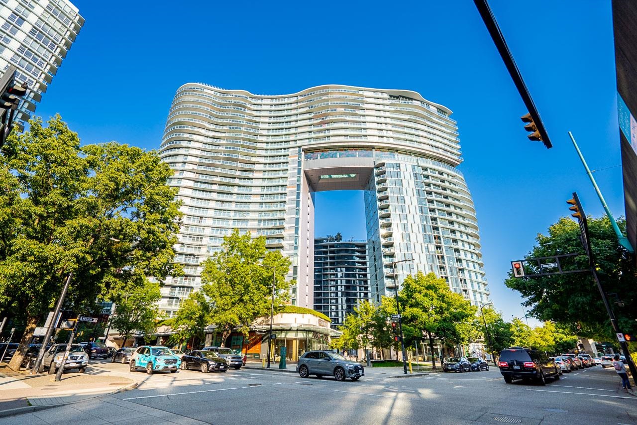89 Nelson Street #2107, Vancouver, BC V6Z 0E7