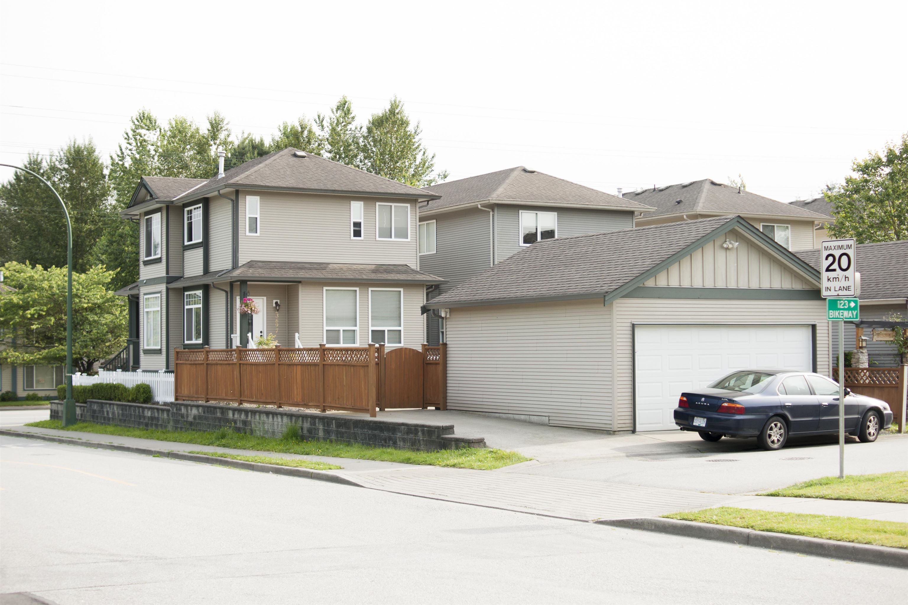 23697 Dewdney Trunk Road, Maple Ridge, BC V4R 2W9