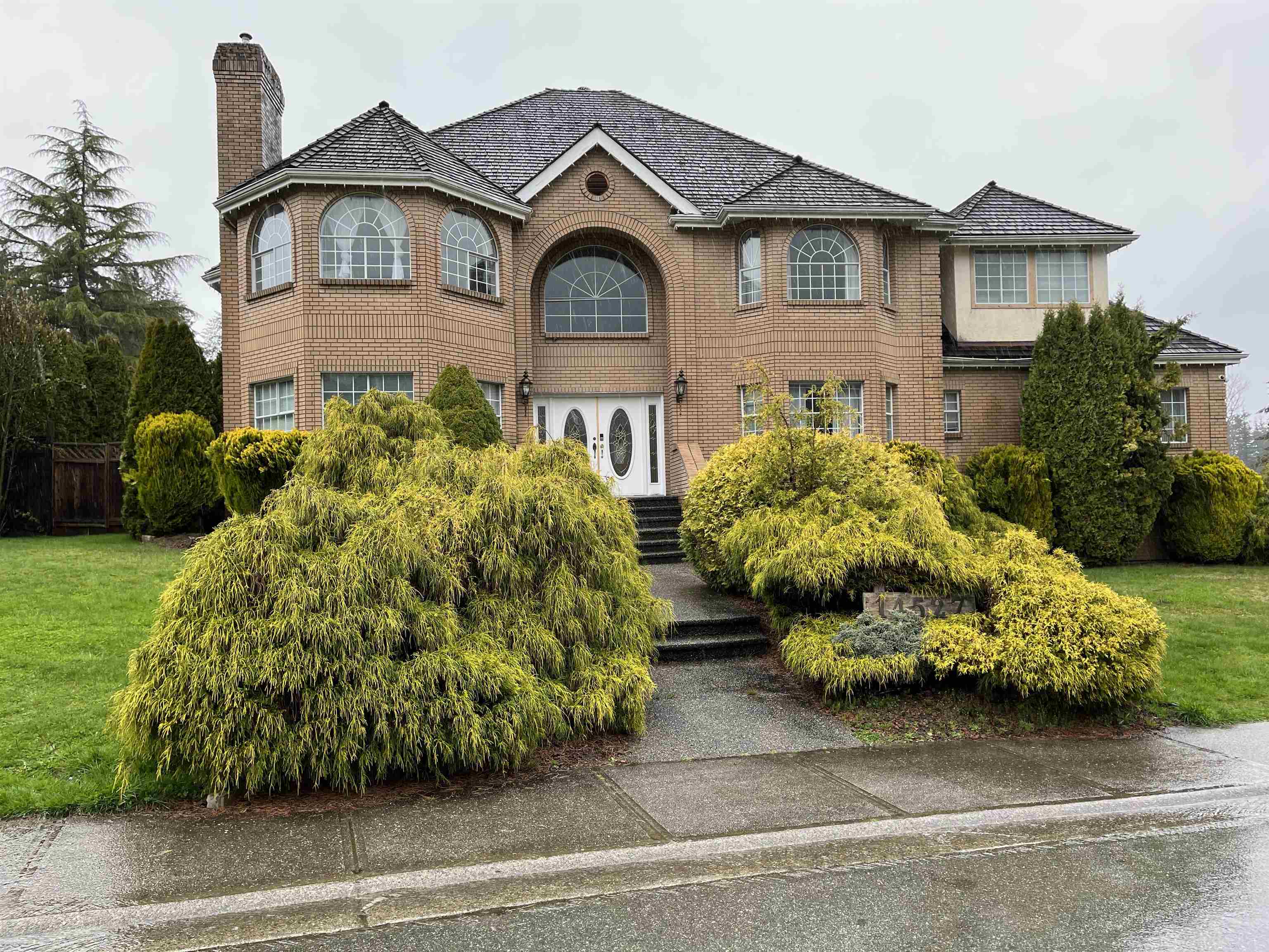30 Avenue, Surrey, BC V4P 1P9