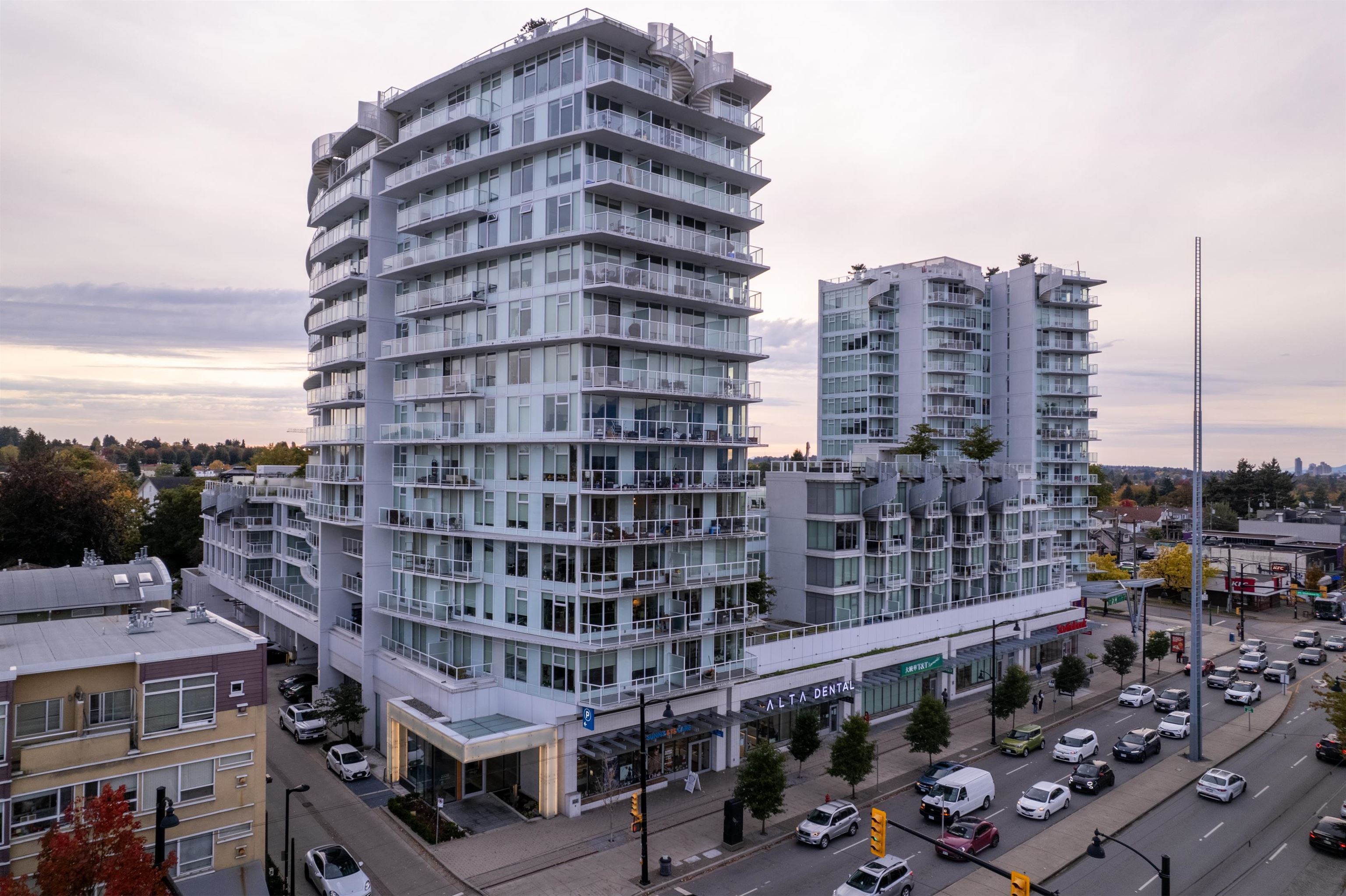 2220 Kingsway #1107, Vancouver, BC V5N 2T7