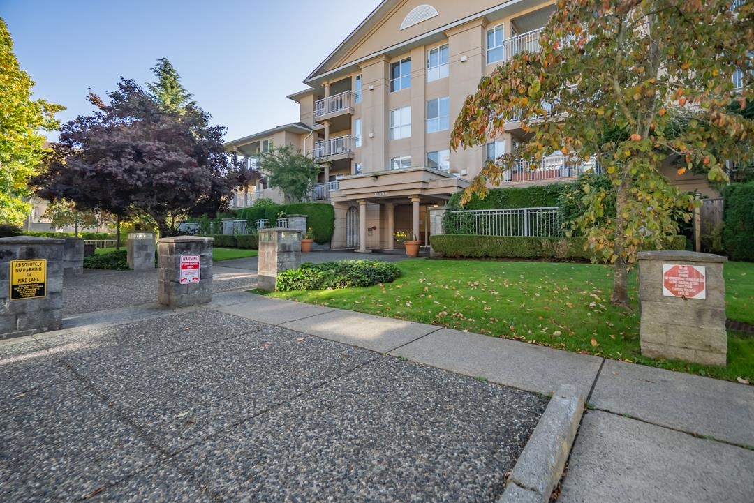 13733 74 Avenue #203, Surrey, BC V3W 1B8