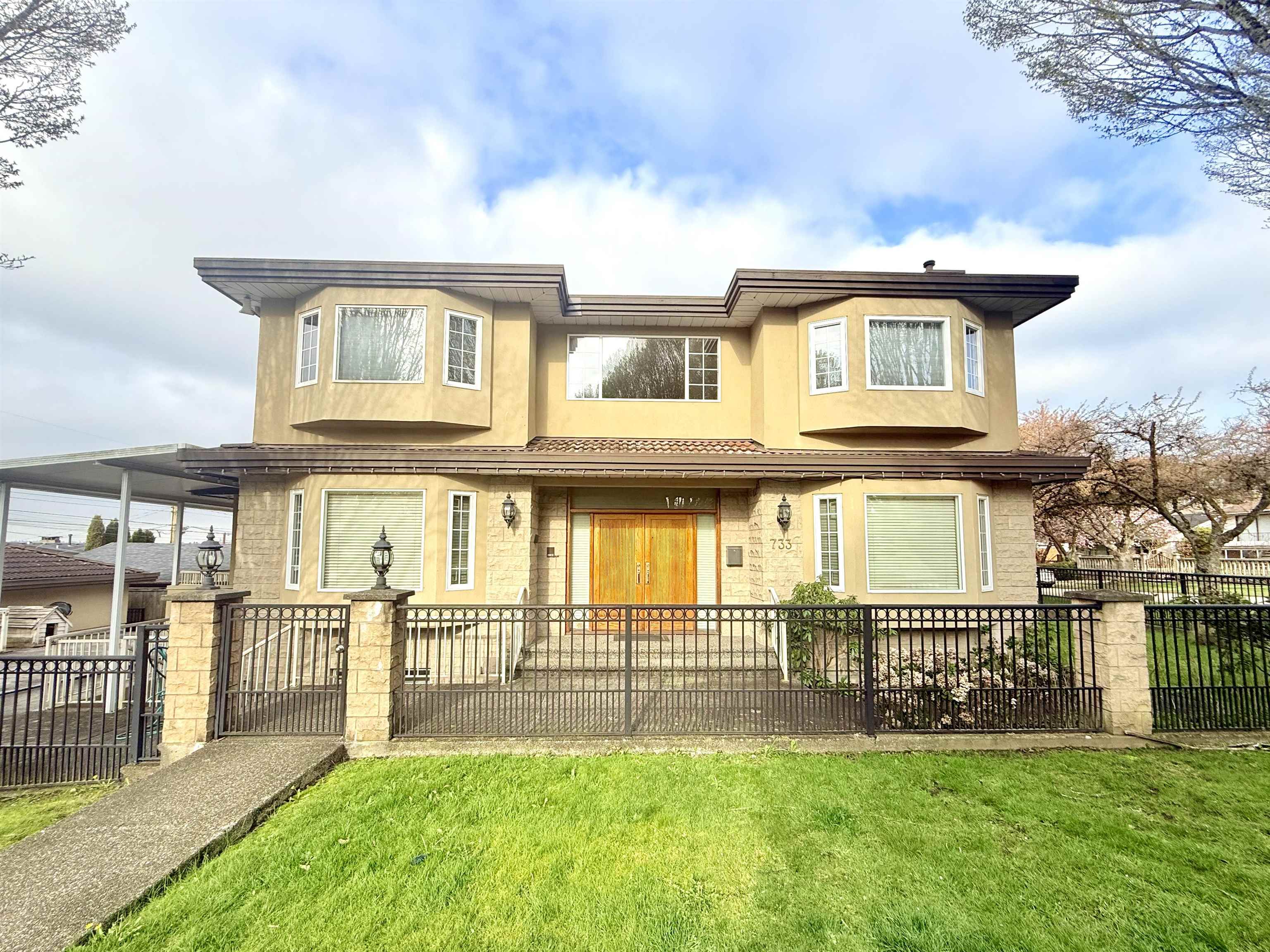 733 Macdonald Avenue, Burnaby, BC V5C 6N6