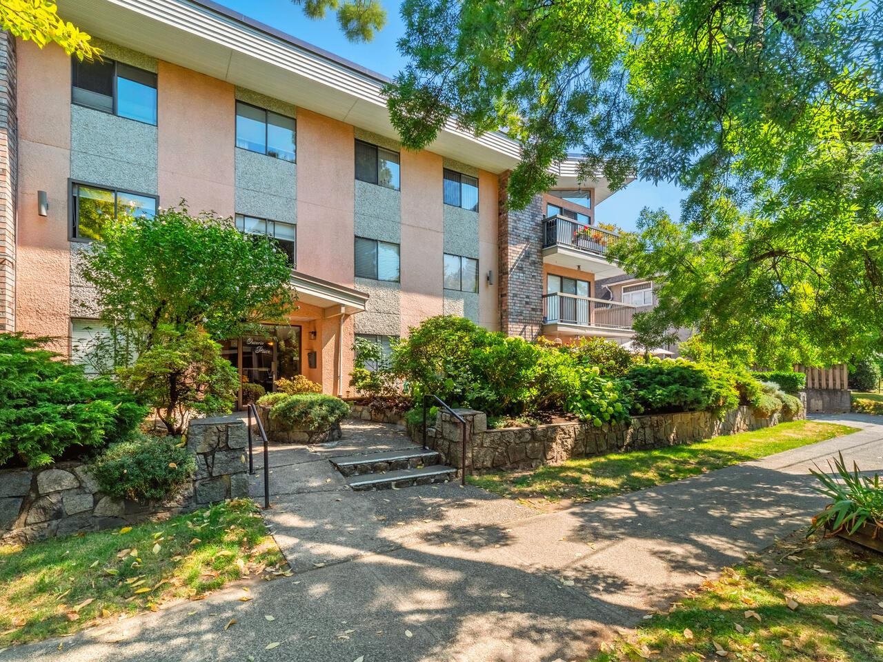 2910 Ontario Street ##101, Vancouver, BC V5T 2Y6