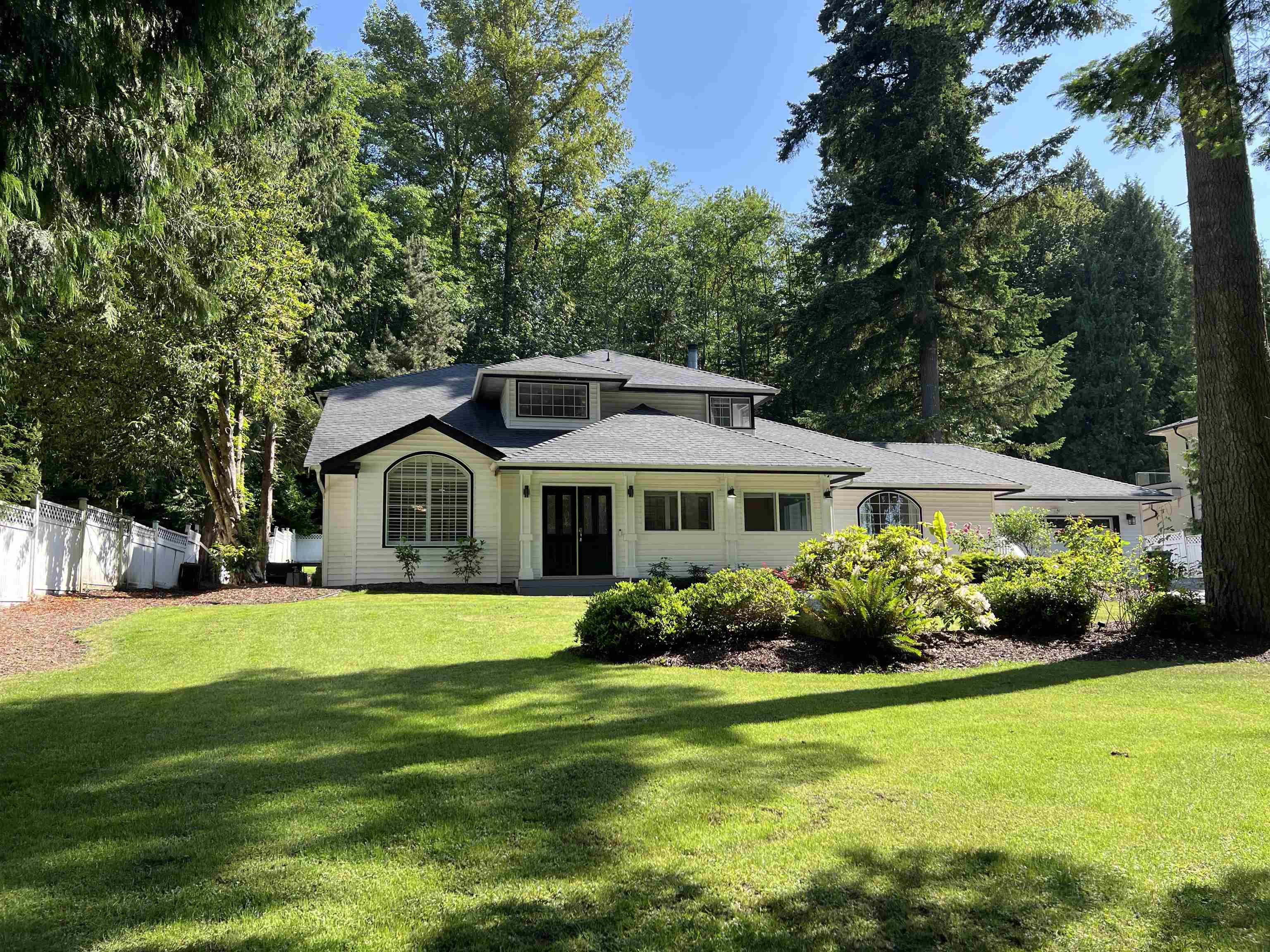 13774 Crescent Road, Surrey, BC V4P 1K8