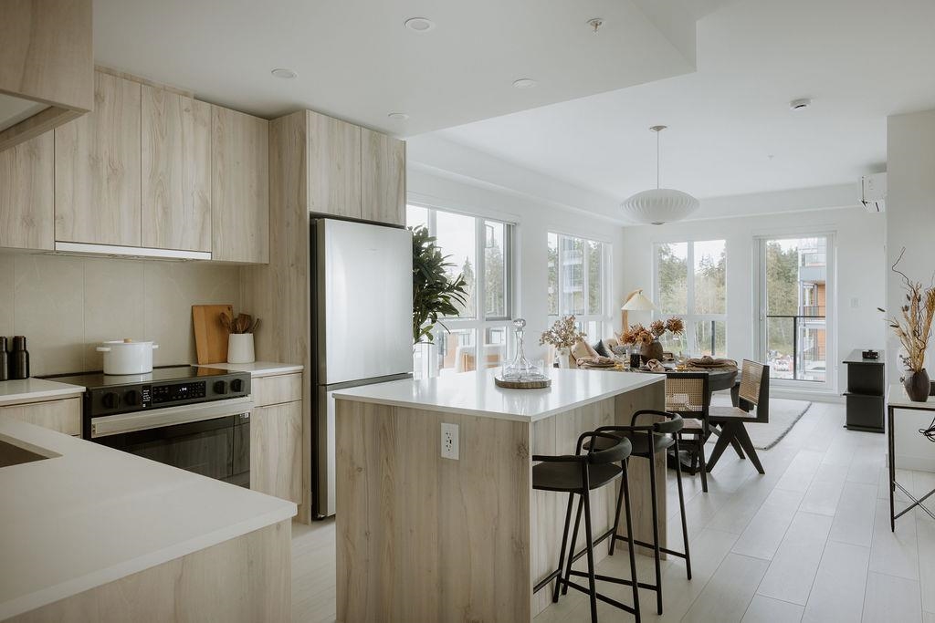 3594 Malsum Dr #305, North Vancouver, BC V7G 0B4