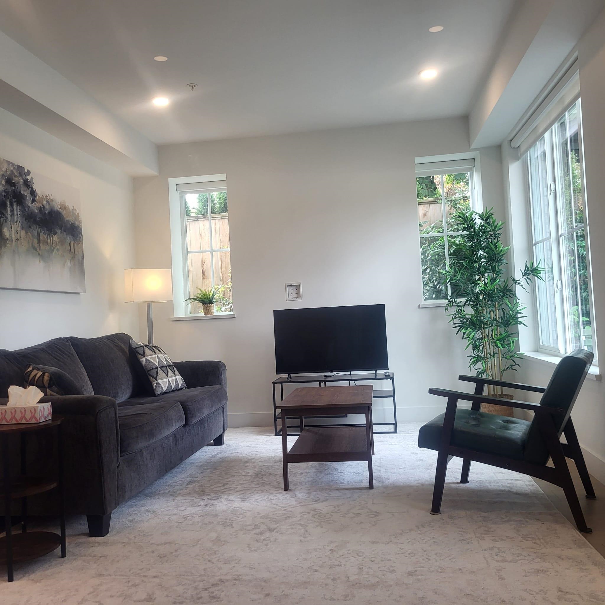 922 W 49th Ave, Vancouver, BC V6P 0K6
