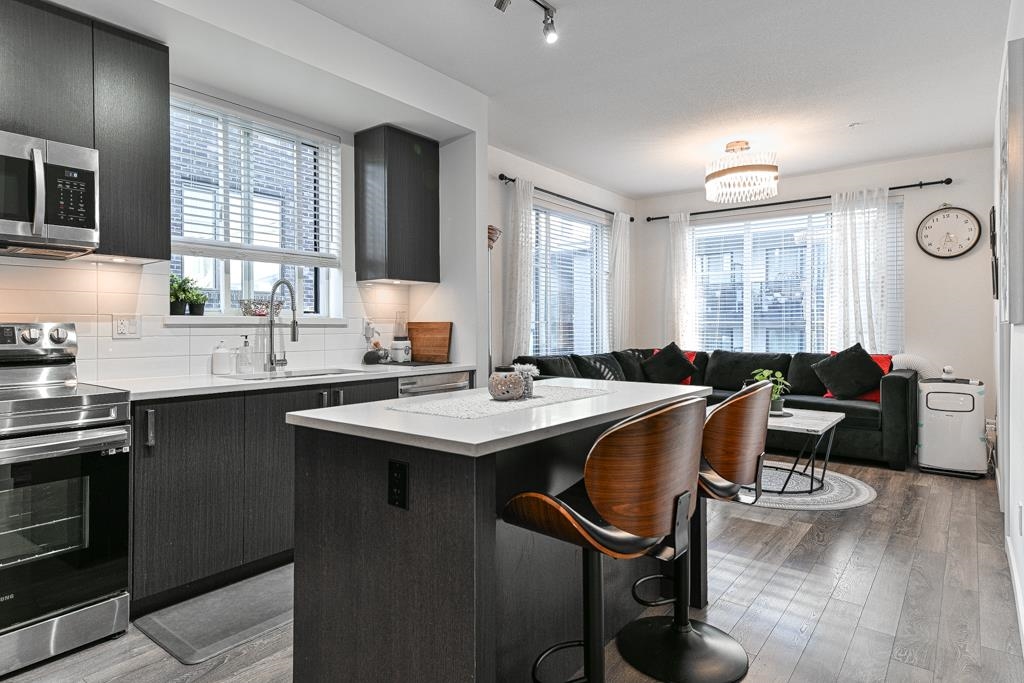 15815 85 Ave #406, Surrey, BC V4N 6X5