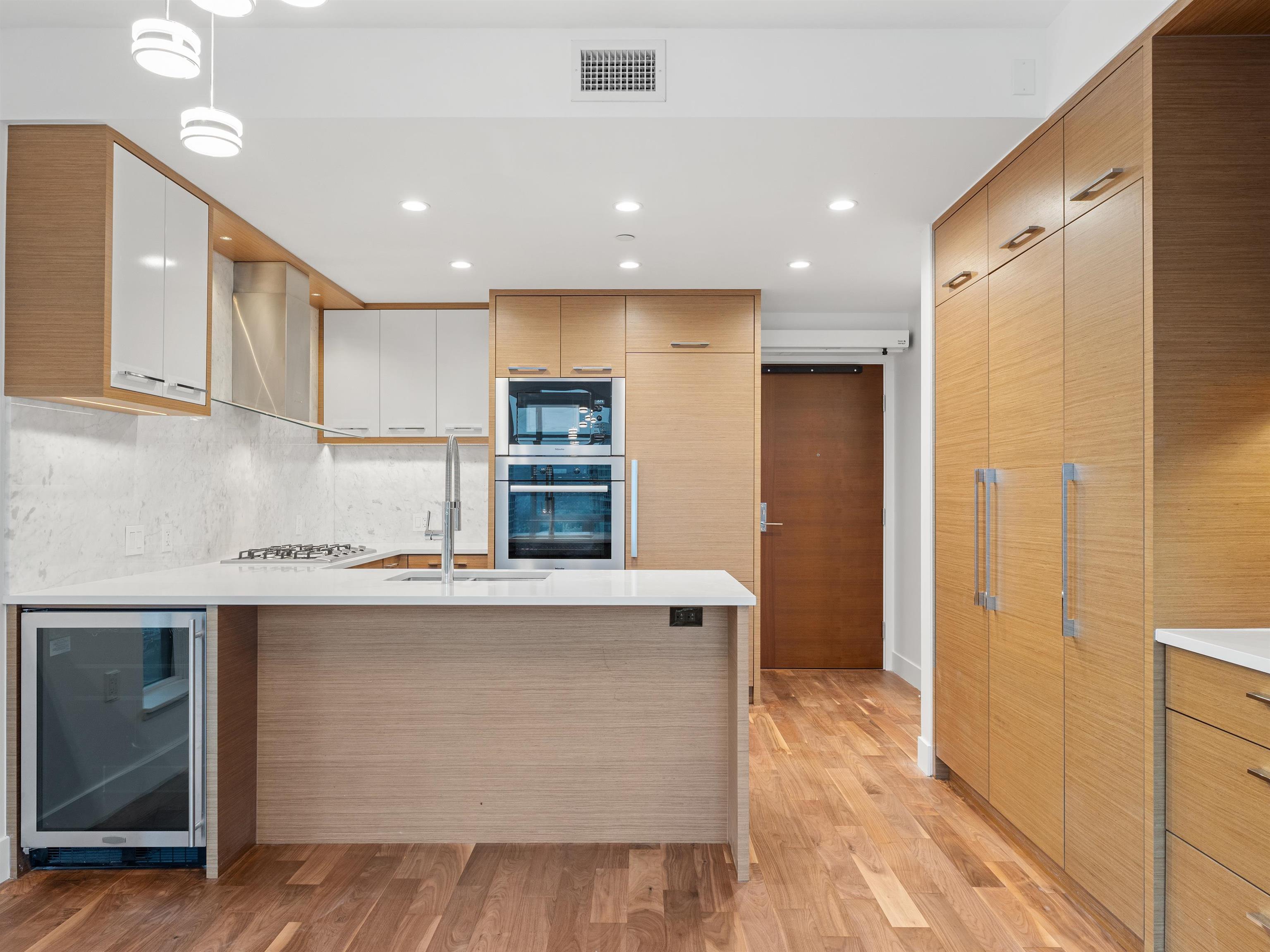 4360 Beresford Street #1303, Burnaby, BC V5H 0G2