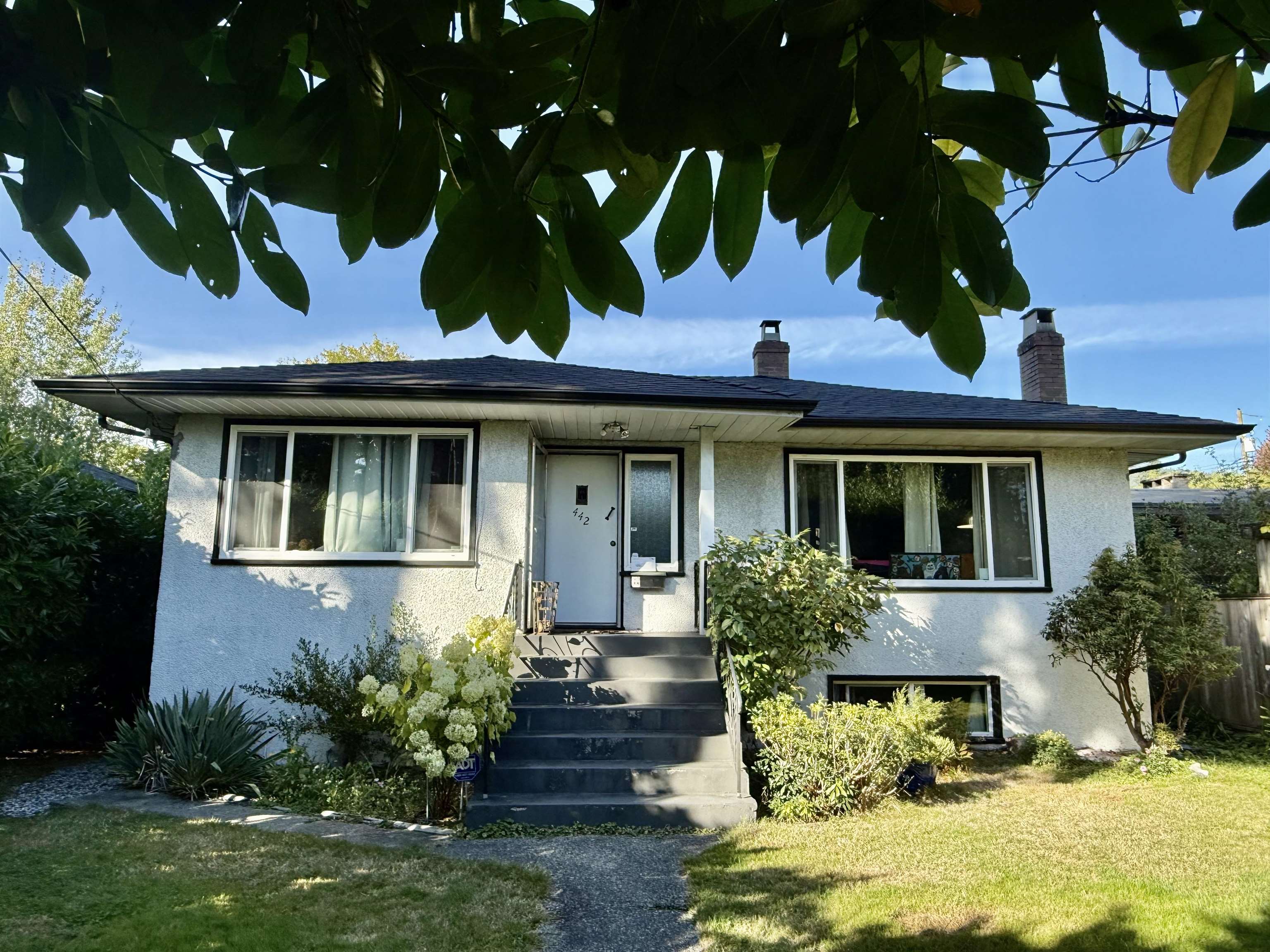 442 West 23 Street, North Vancouver, BC V7M 2B7