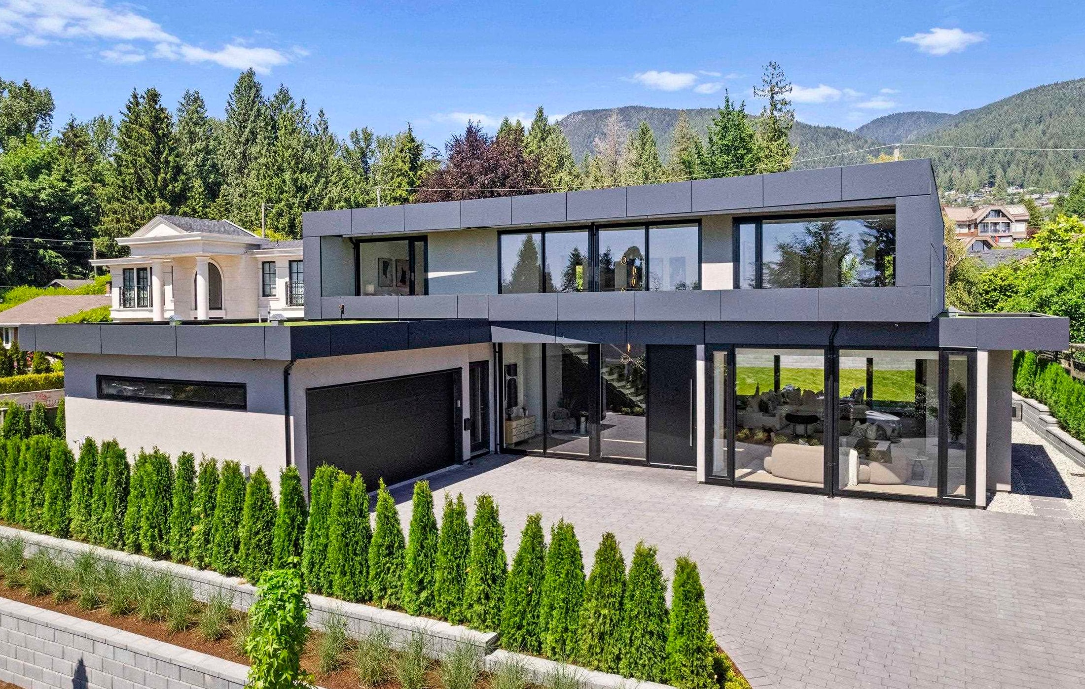 680 Westhyde Place, North Vancouver, BC V7N 2Y4
