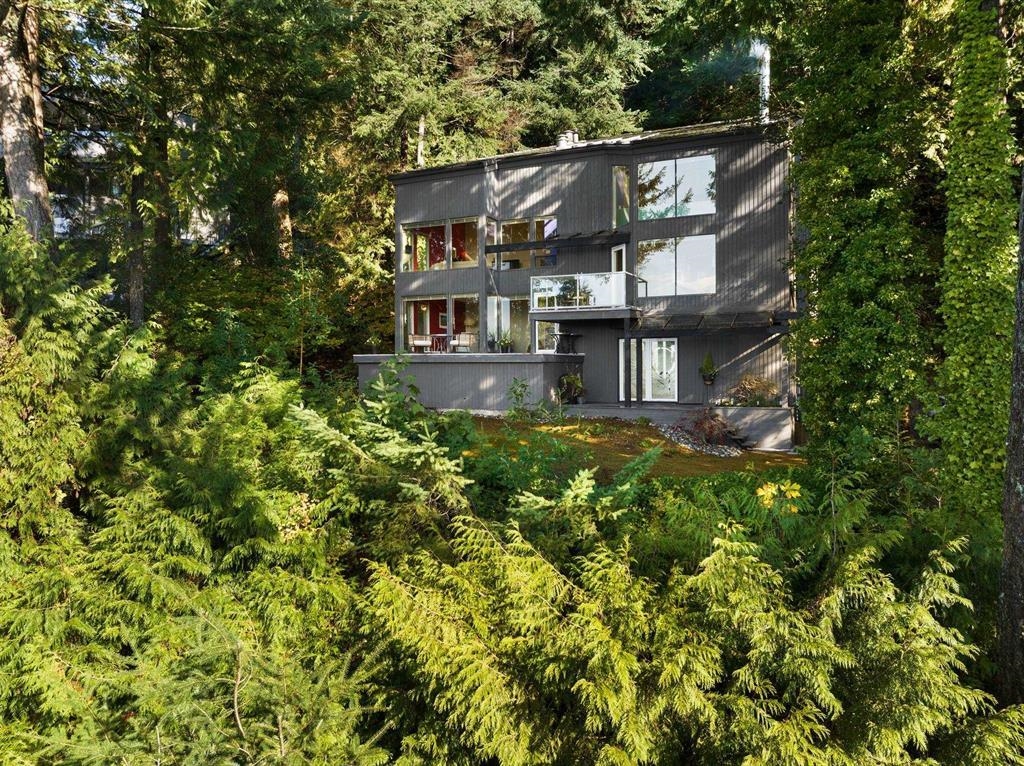 225 Mountain Drive, Lions Bay, BC V0N 2E0