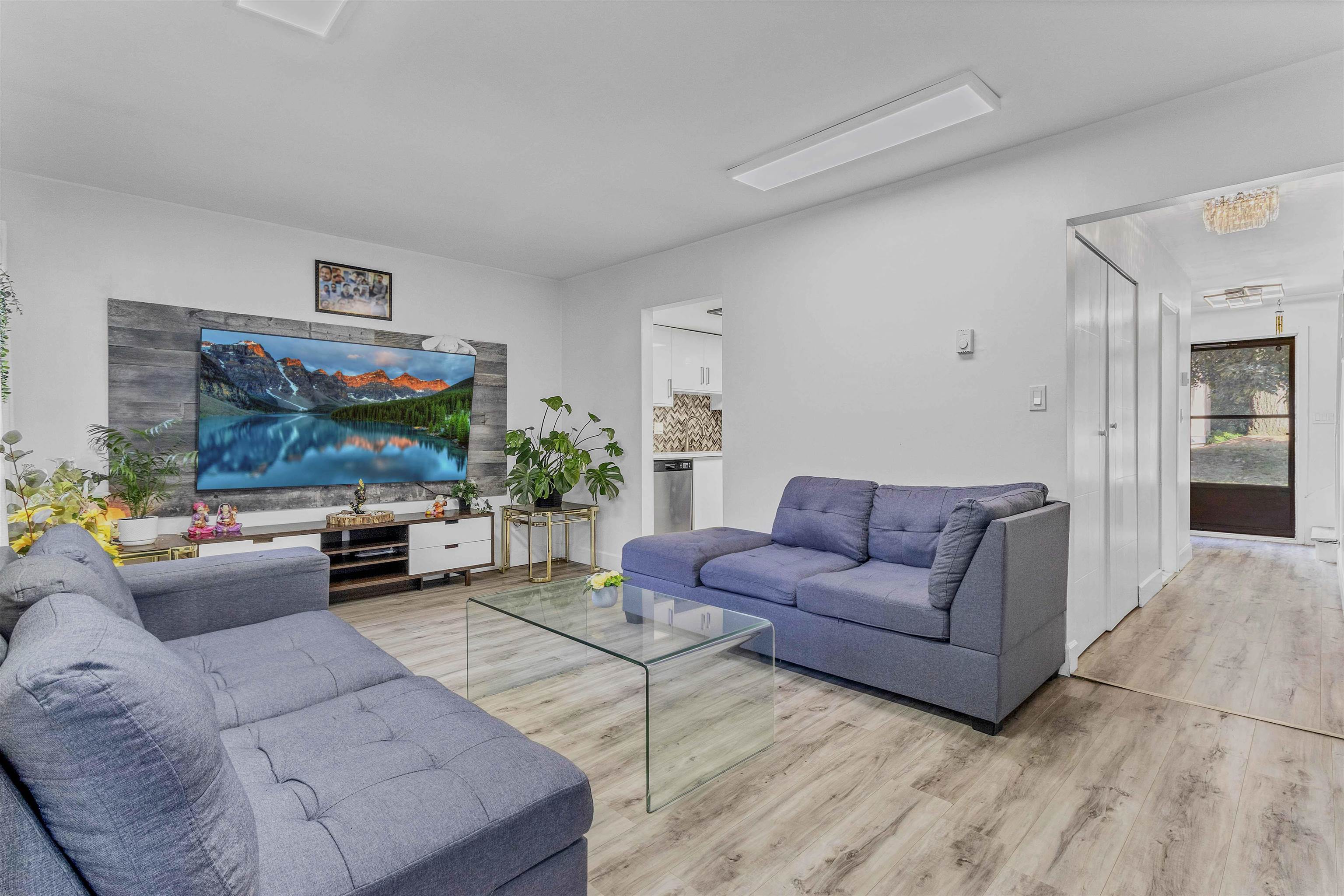 3015 Trethewey Street #unit 8, Abbotsford, BC V2T 3R4