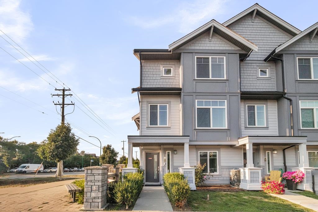 19239 70 Avenue #10, Surrey, BC V4N 6S8