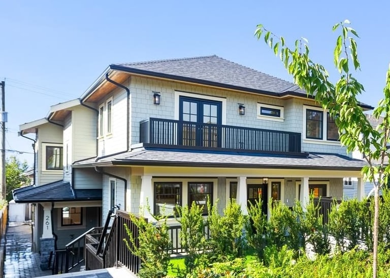 261 6th Street West, North Vancouver, BC V7M 1K7