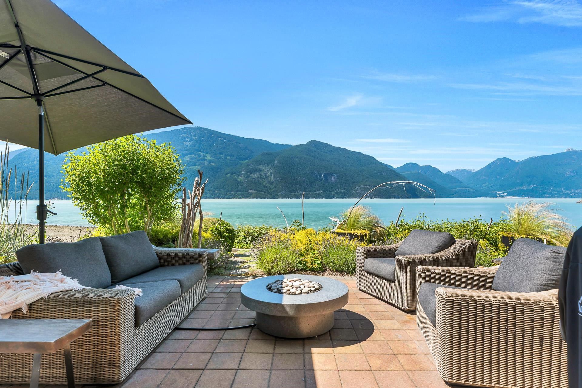 11 Beach Drive, West Vancouver, BC V0N 3Z1