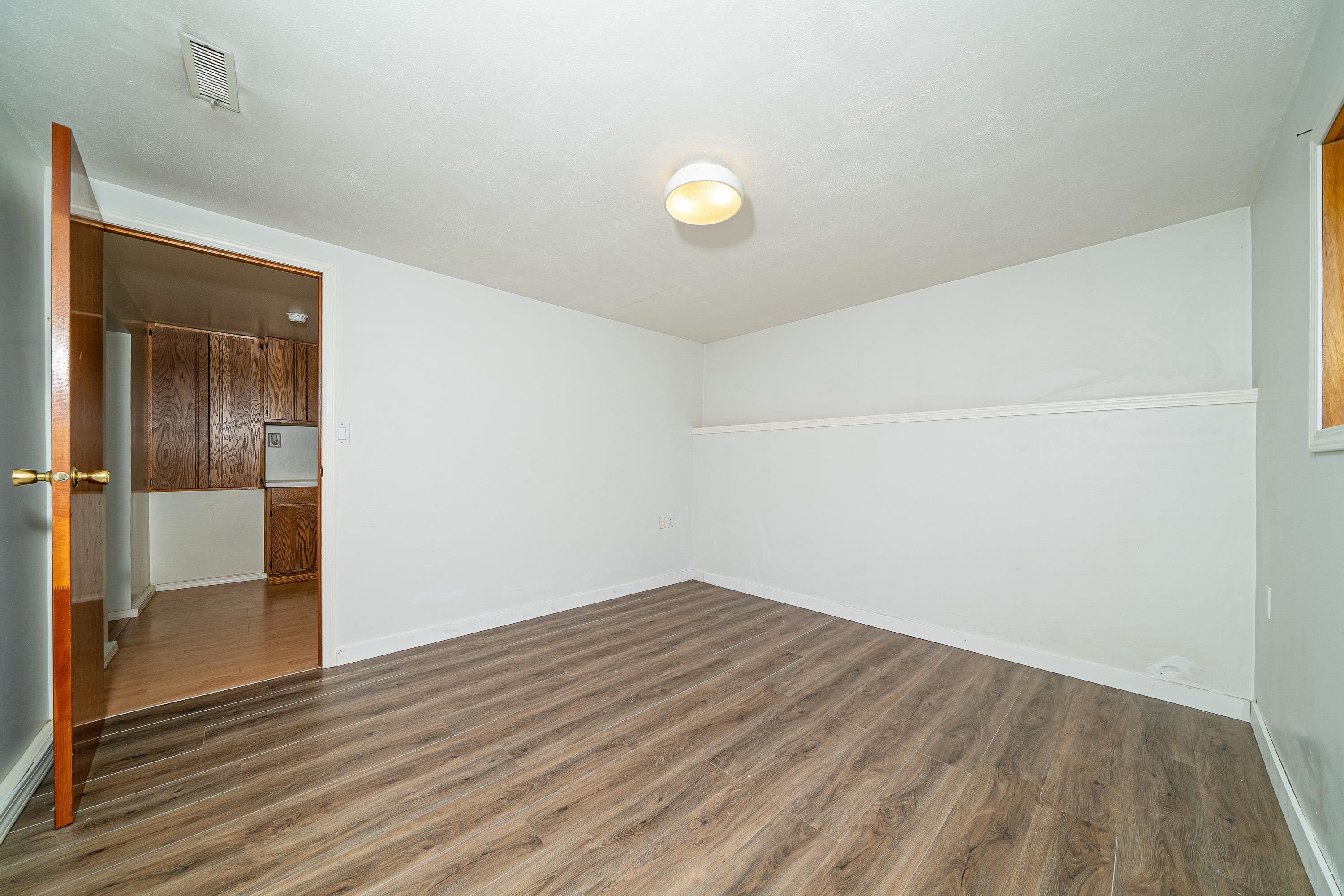 432 25th Street West, North Vancouver, BC V7N 2G2