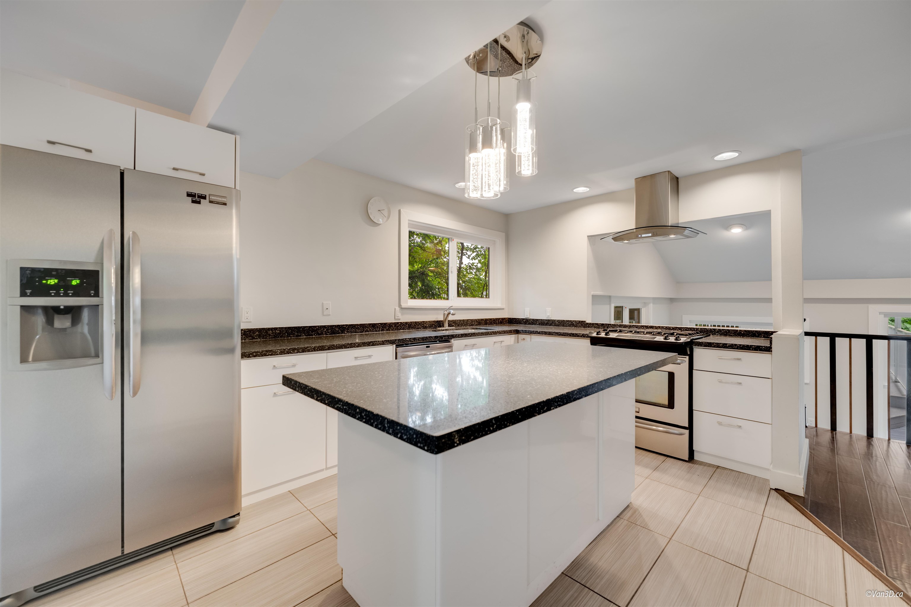 271 Montroyal Boulevard, North Vancouver, BC V7N 4E4