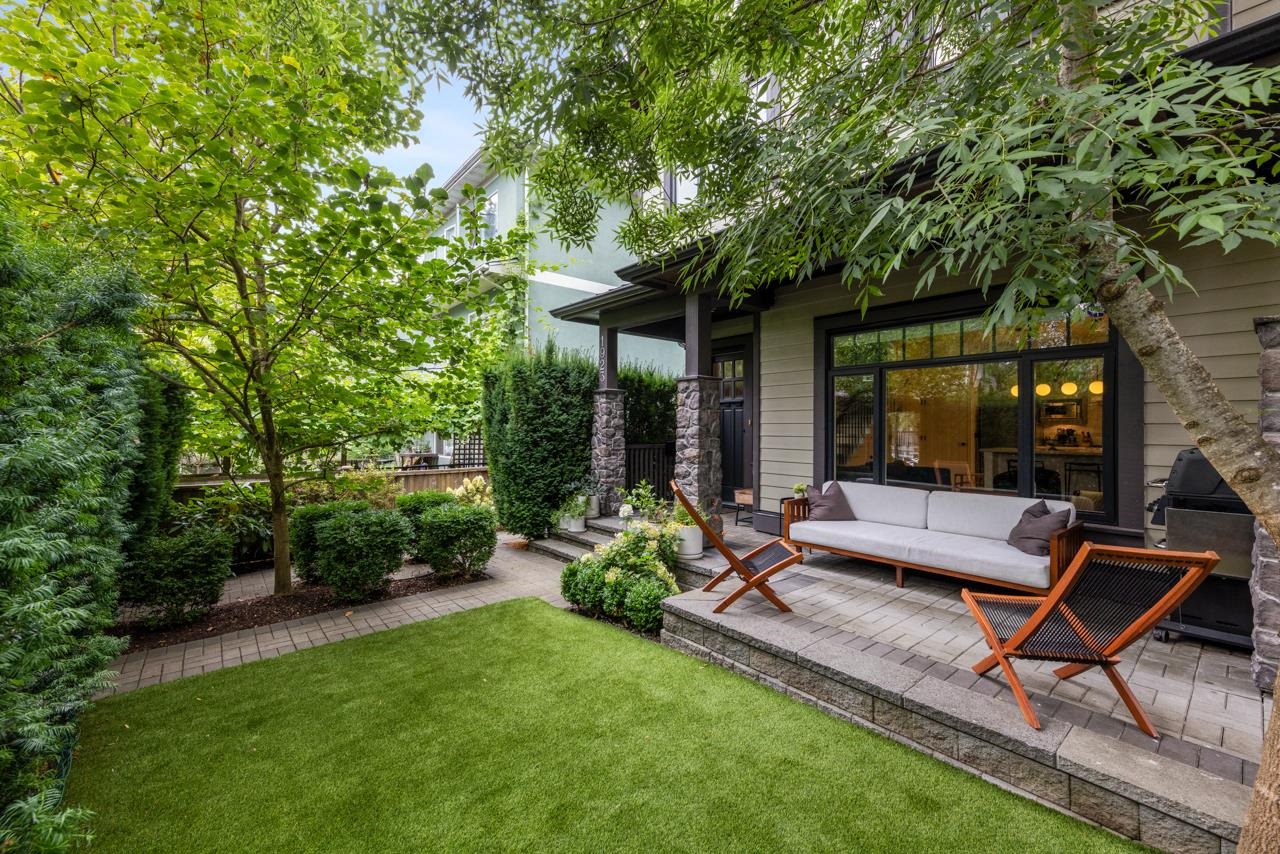 1923 Grant Street, Vancouver, BC V5L 2Z1