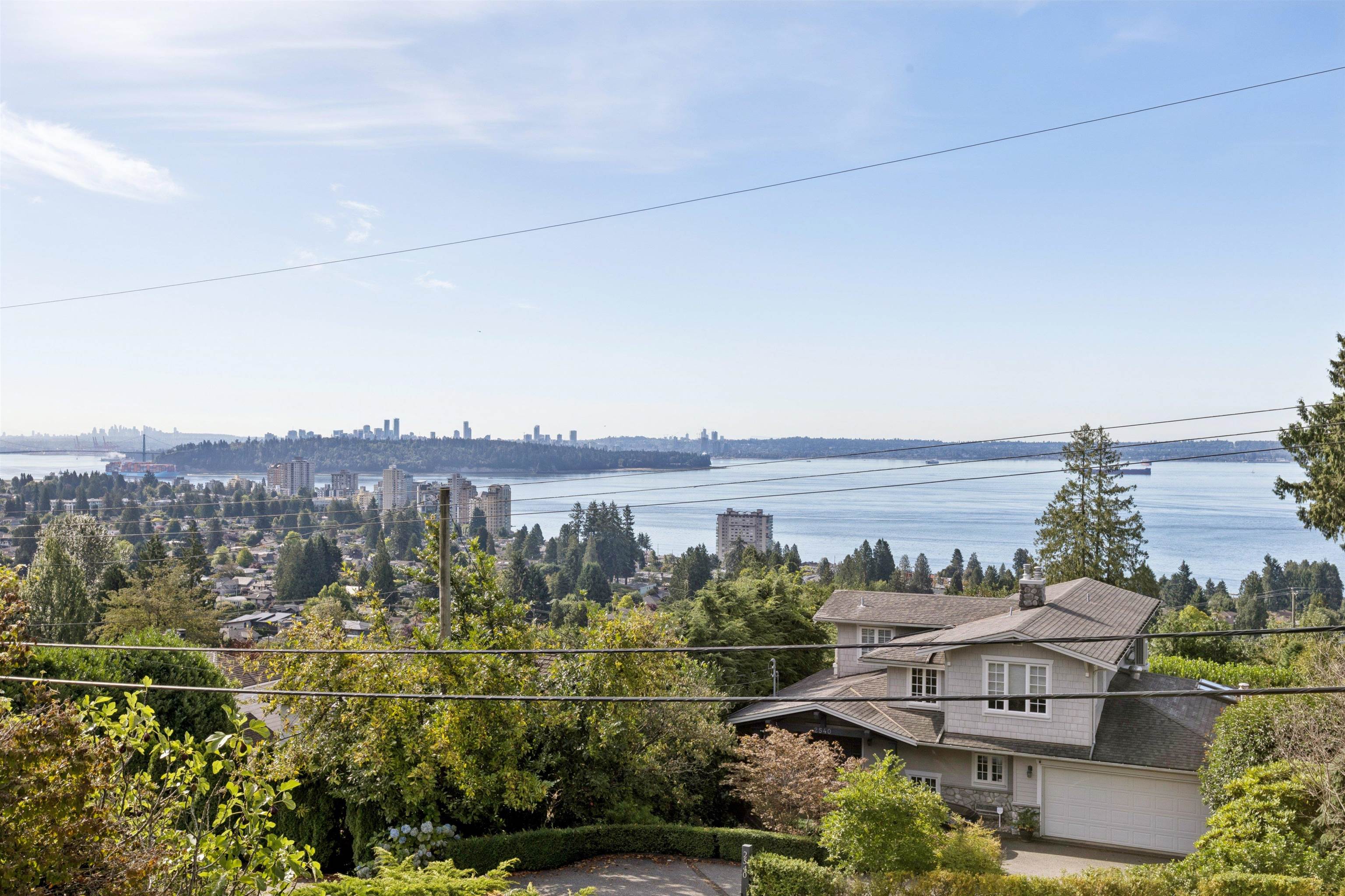 2545 Palmerston Avenue, West Vancouver, BC V7V 2W4