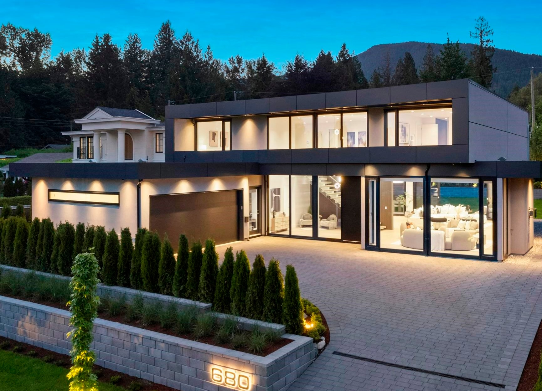 680 Westhyde Place, North Vancouver, BC V7N 2Y4