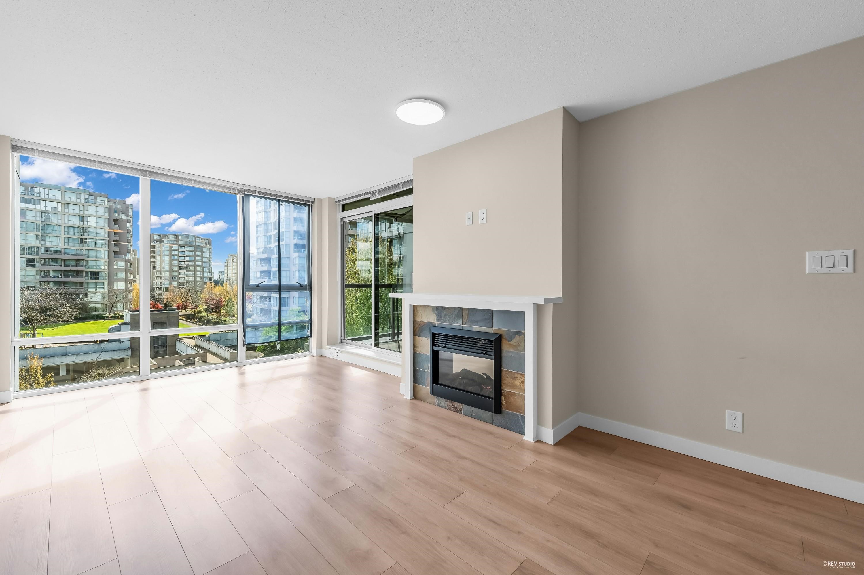 6068 Number 3 Road #903, Richmond, BC V6Y 4M7